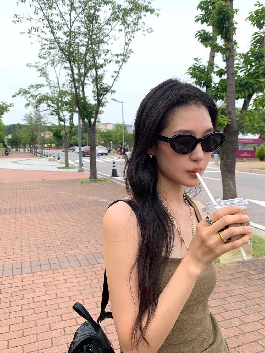 (W) Celine Cat Eye S193 Sunglasses in Acetate Black 착용 스타일
