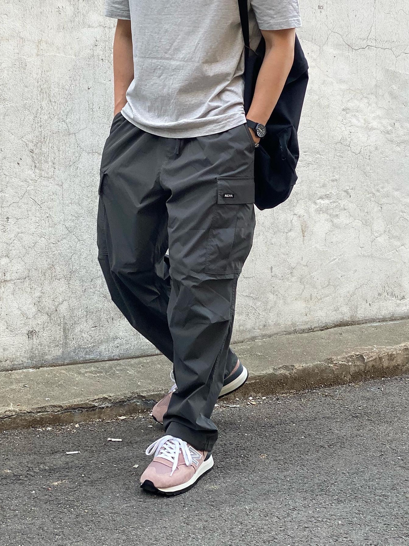 New Balance x Kith 990v1 Made in USA Dusty Rose 착용 스타일 - 5