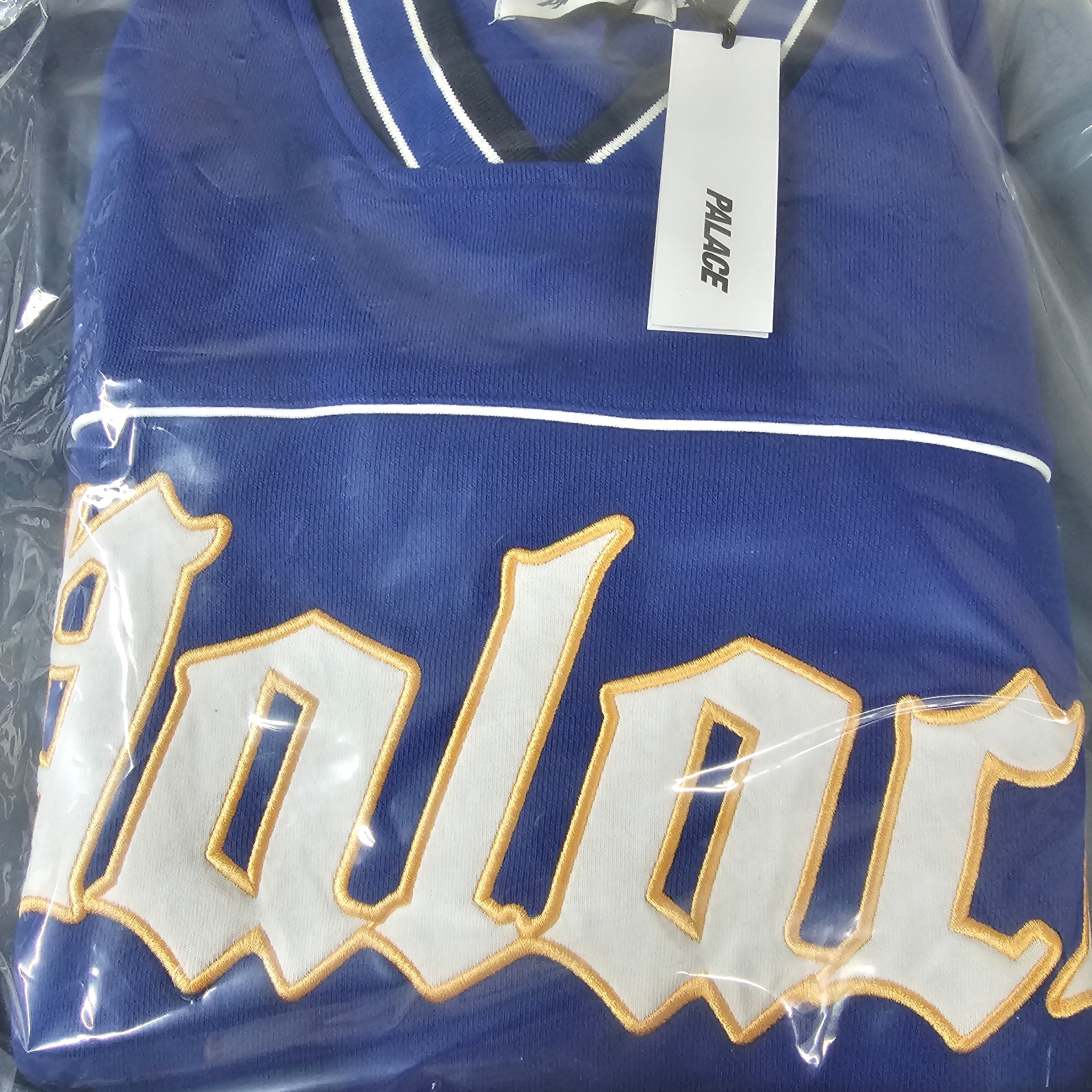Palace Believe Crew Navy - 23SS 착용 스타일