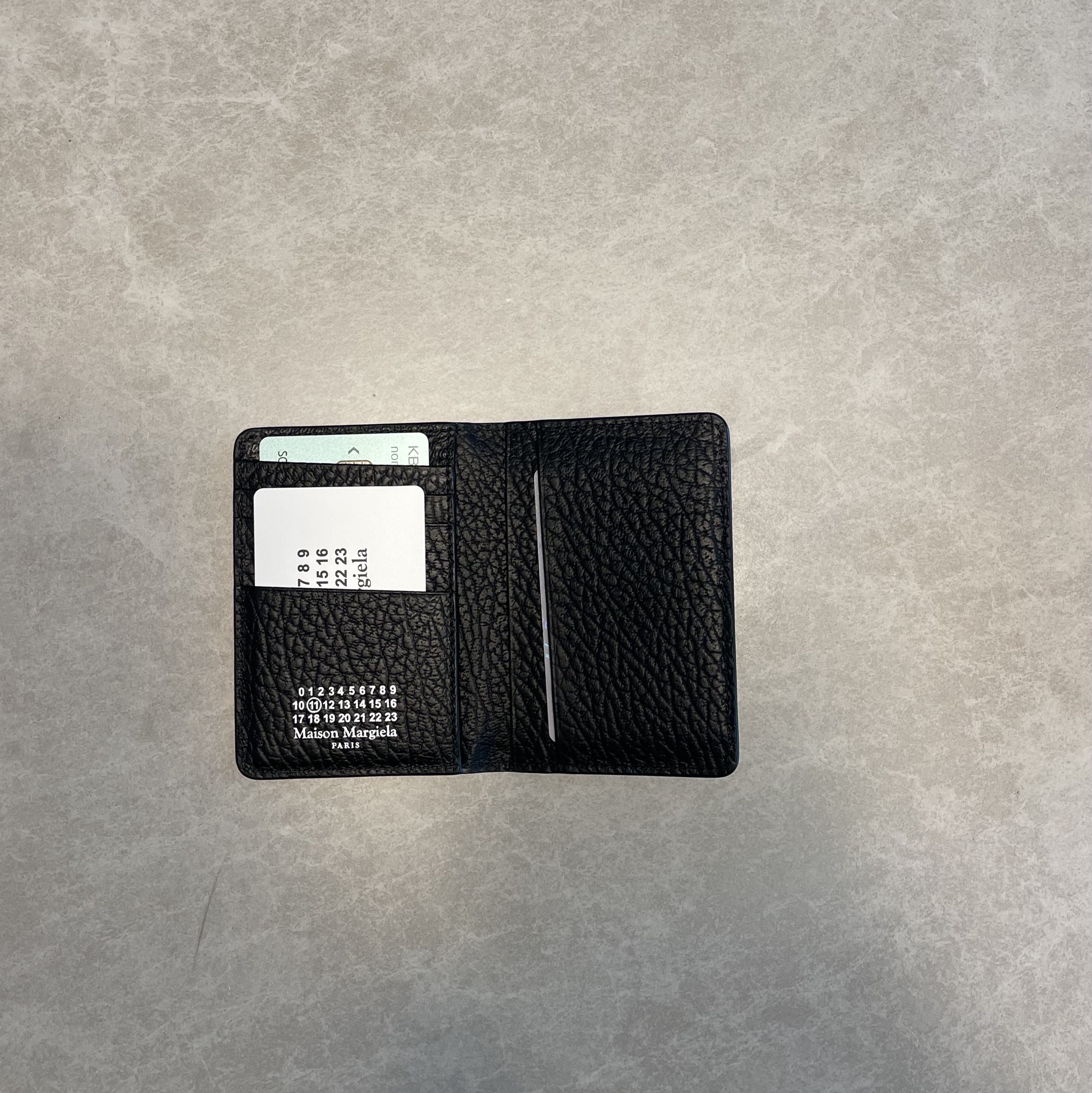 Maison Margiela Bovine Leather Card Holder Black 착용 스타일 - 2