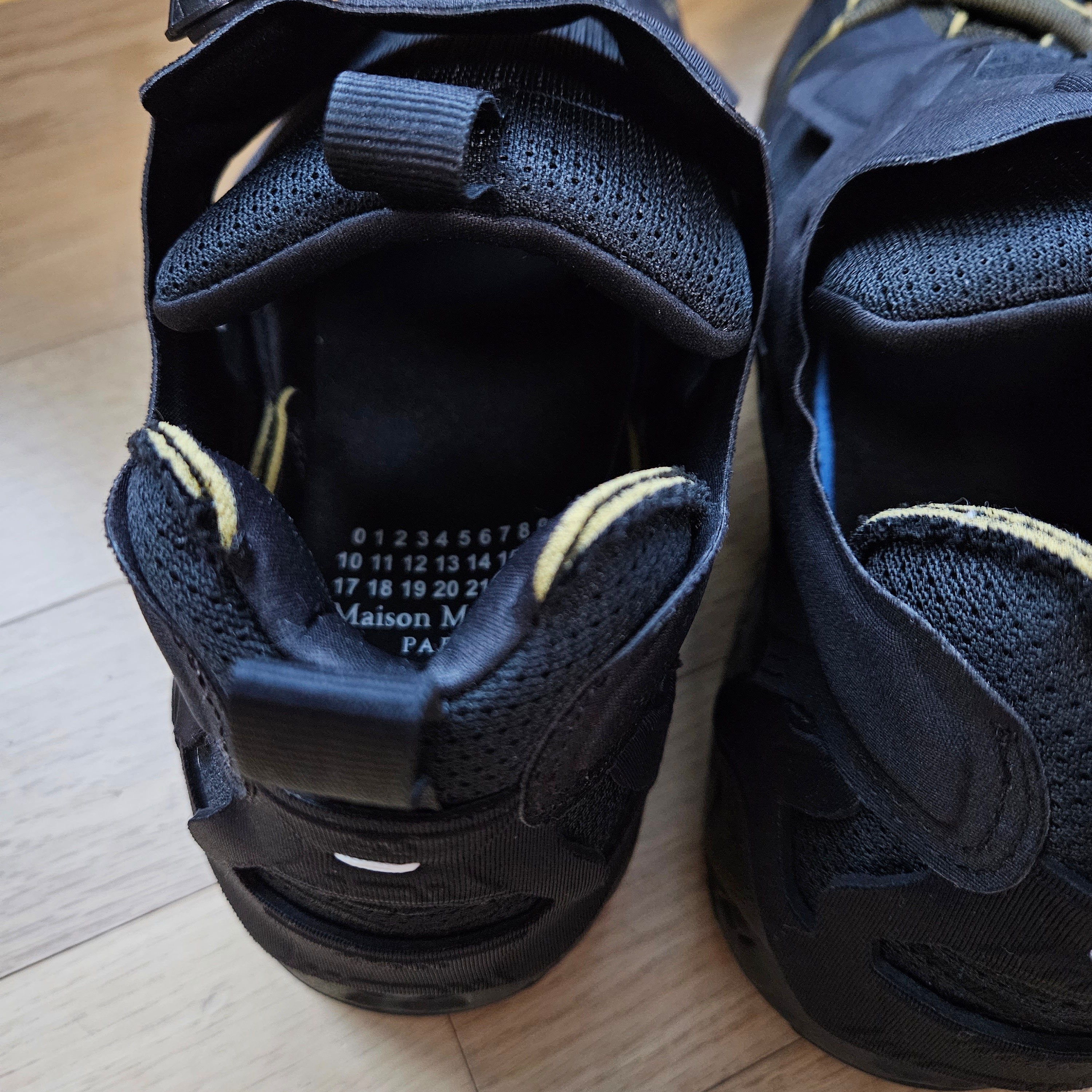 Reebok x Maison Margiela Instapump Fury Memory of Shoes Black 착용 스타일 - 1