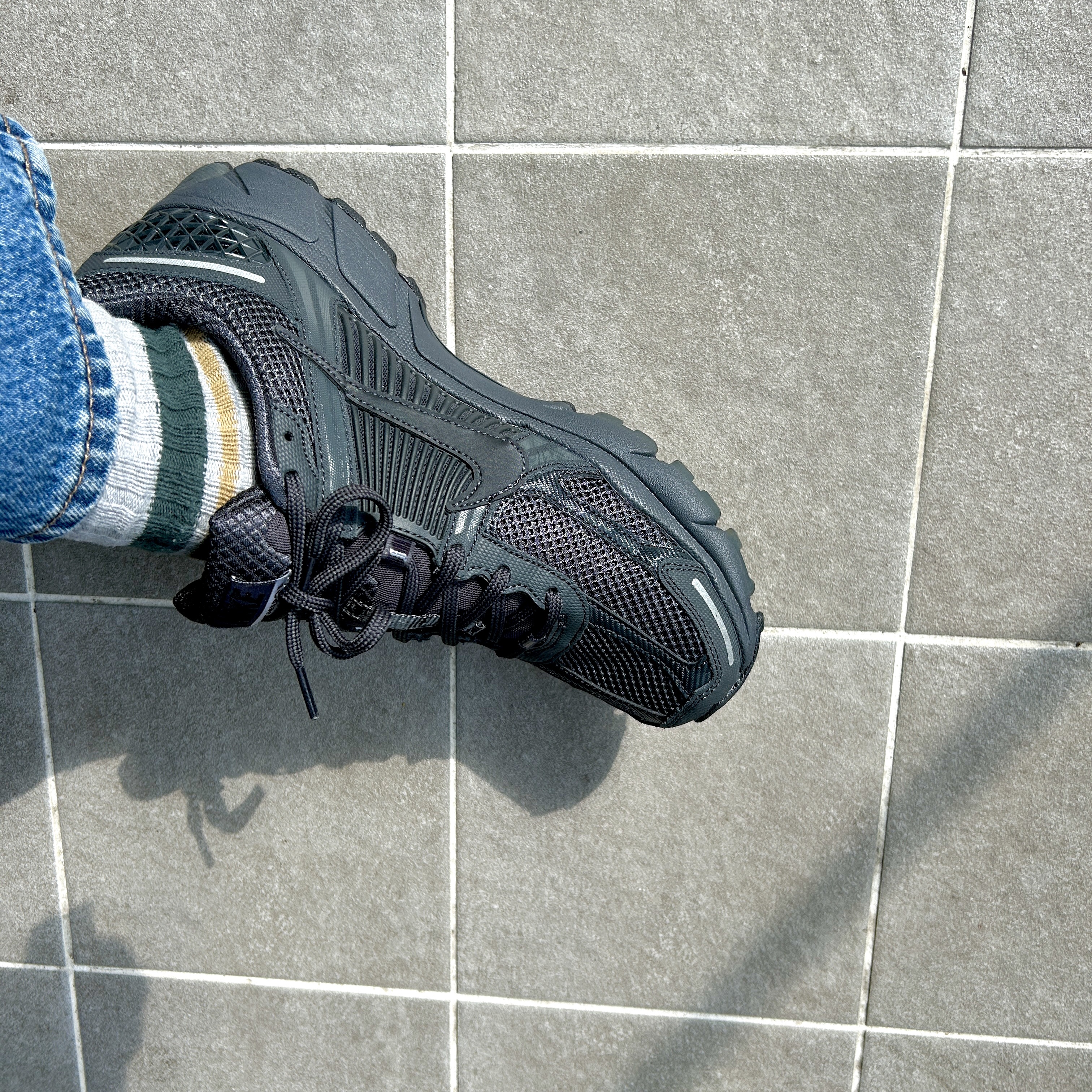Nike Zoom Vomero 5 SP Anthracite 2023 착용 스타일 - 2
