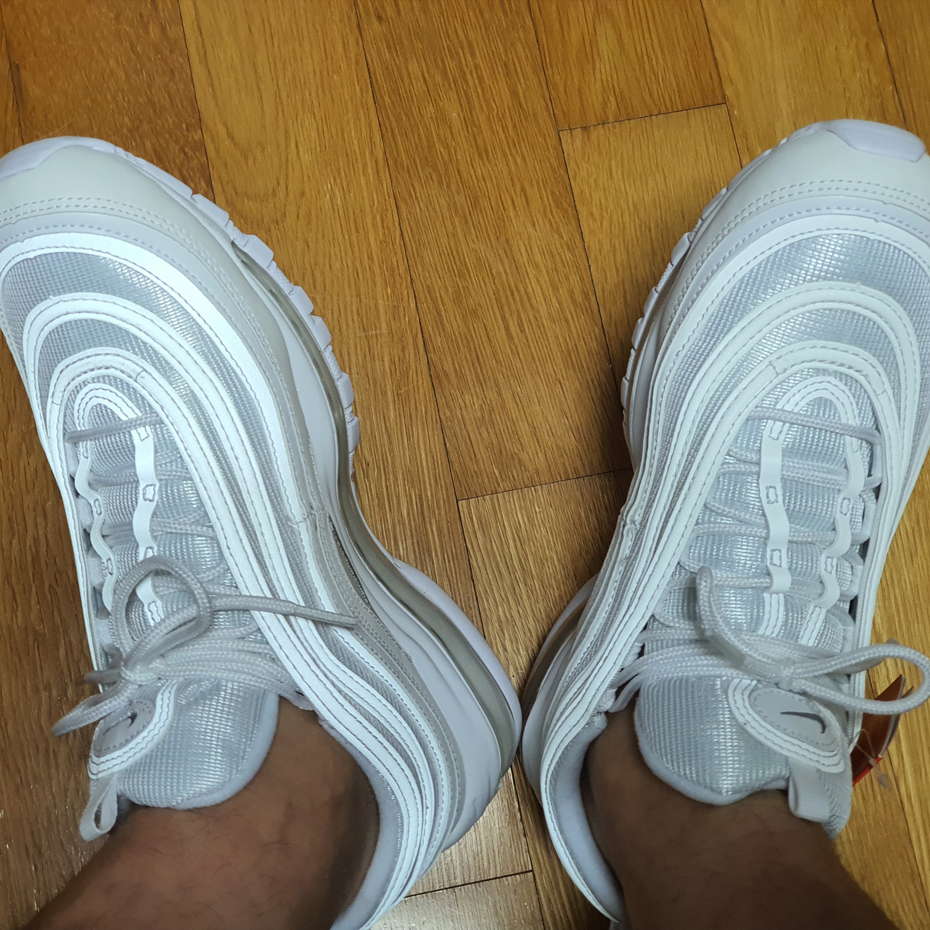 Nike Air Max 97 Triple White Wolf Grey 착용 스타일 - 4