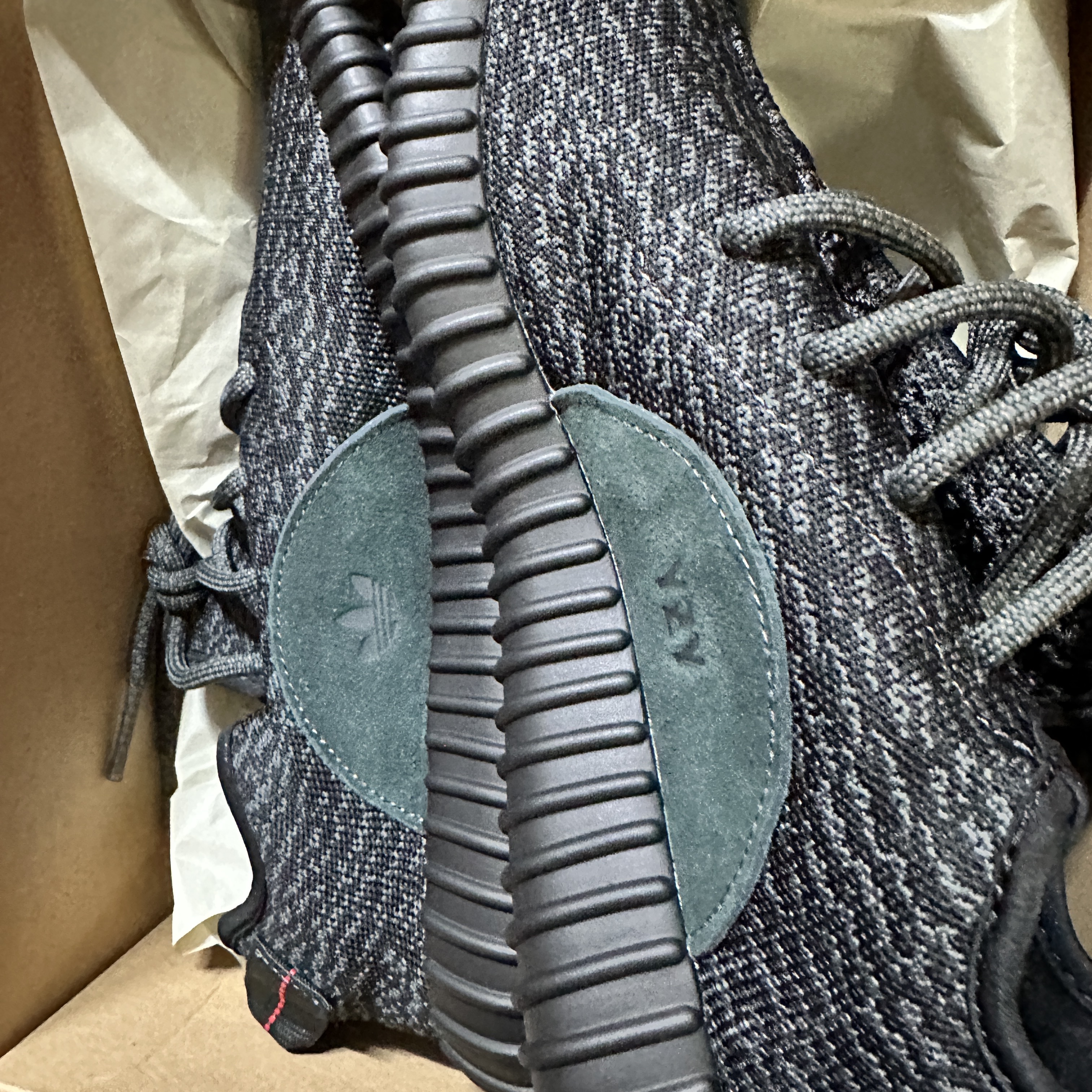 Adidas Yeezy Boost 350 Pirate Black 2023 착용 스타일