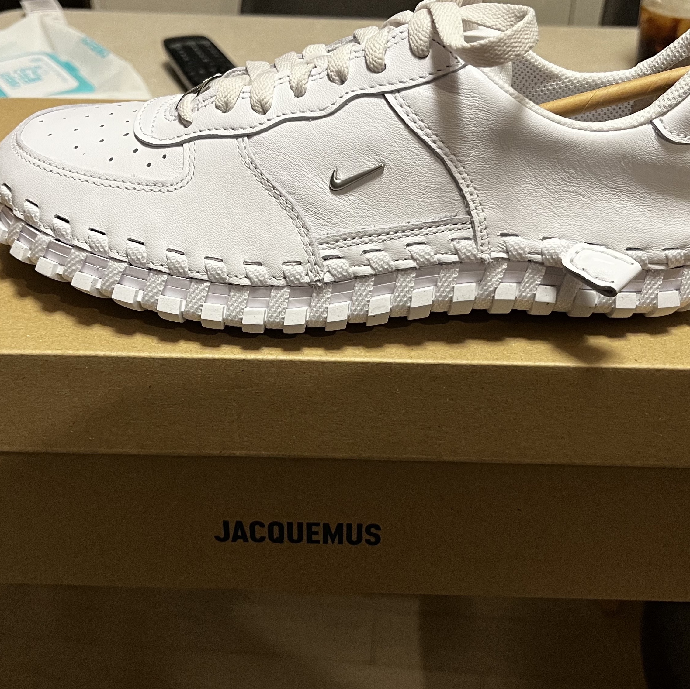 Nike x Jacquemus J Force 1 Low LX SP White 착용 스타일 - 1