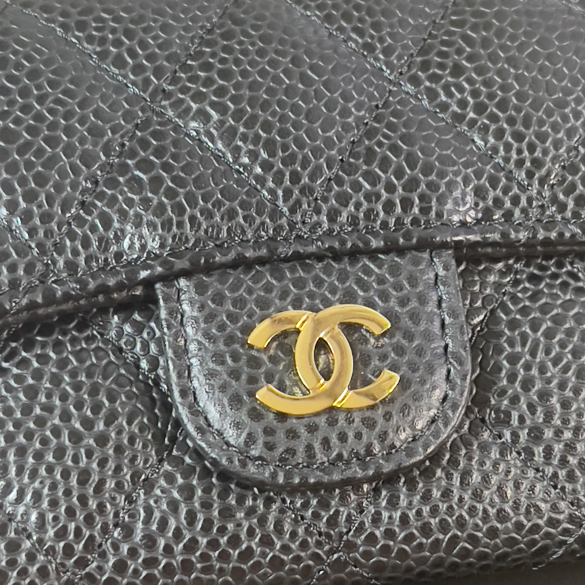 Chanel Classic Card Holder Grained Calfskin & Gold Black 착용 스타일
