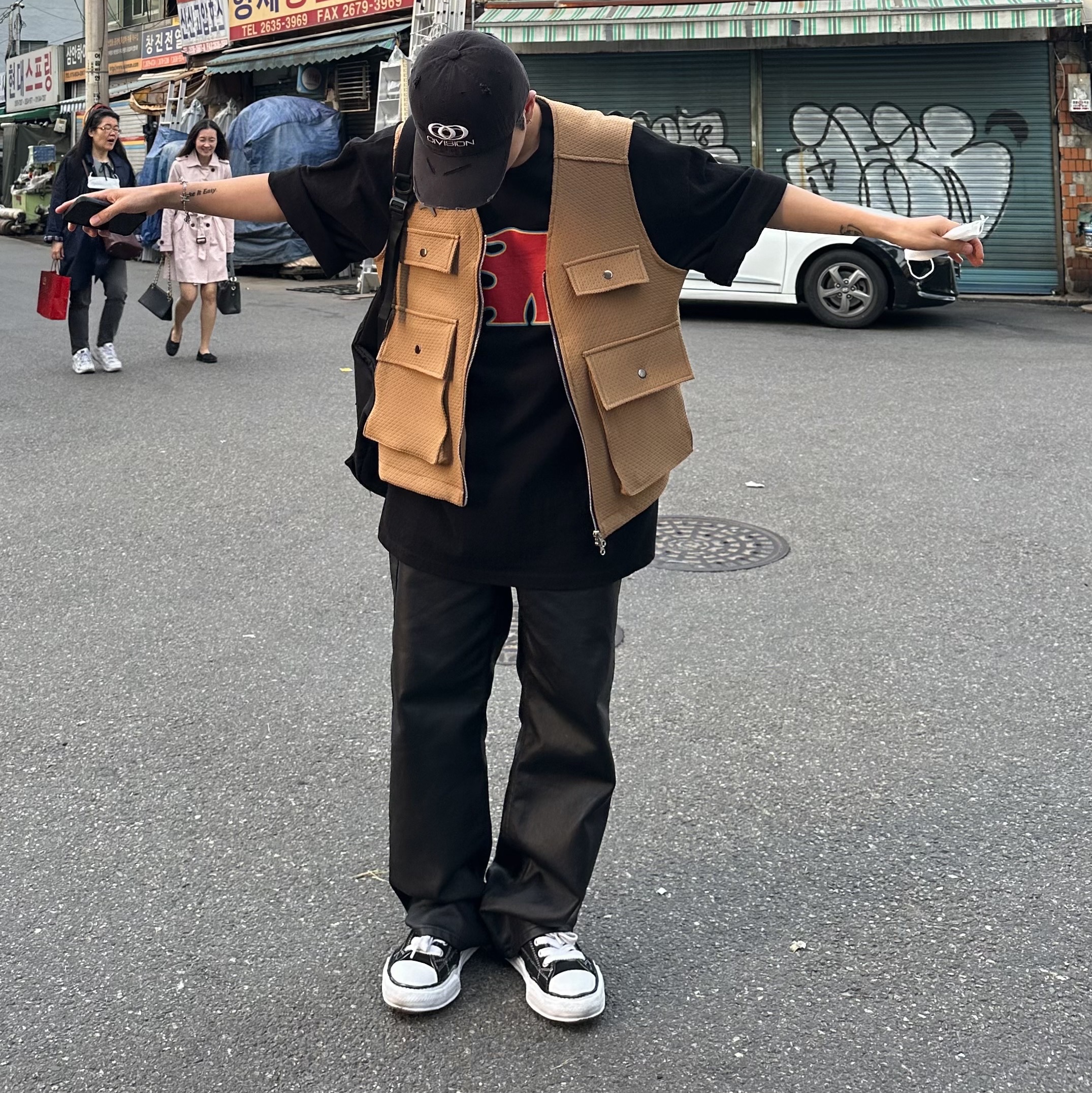 Maison Mihara Yasuhiro Peterson OG Sole Canvas Low Sneakers Black, Civision by CSC Vison Destroyed Cap Washed Black 착용 스타일 - 1