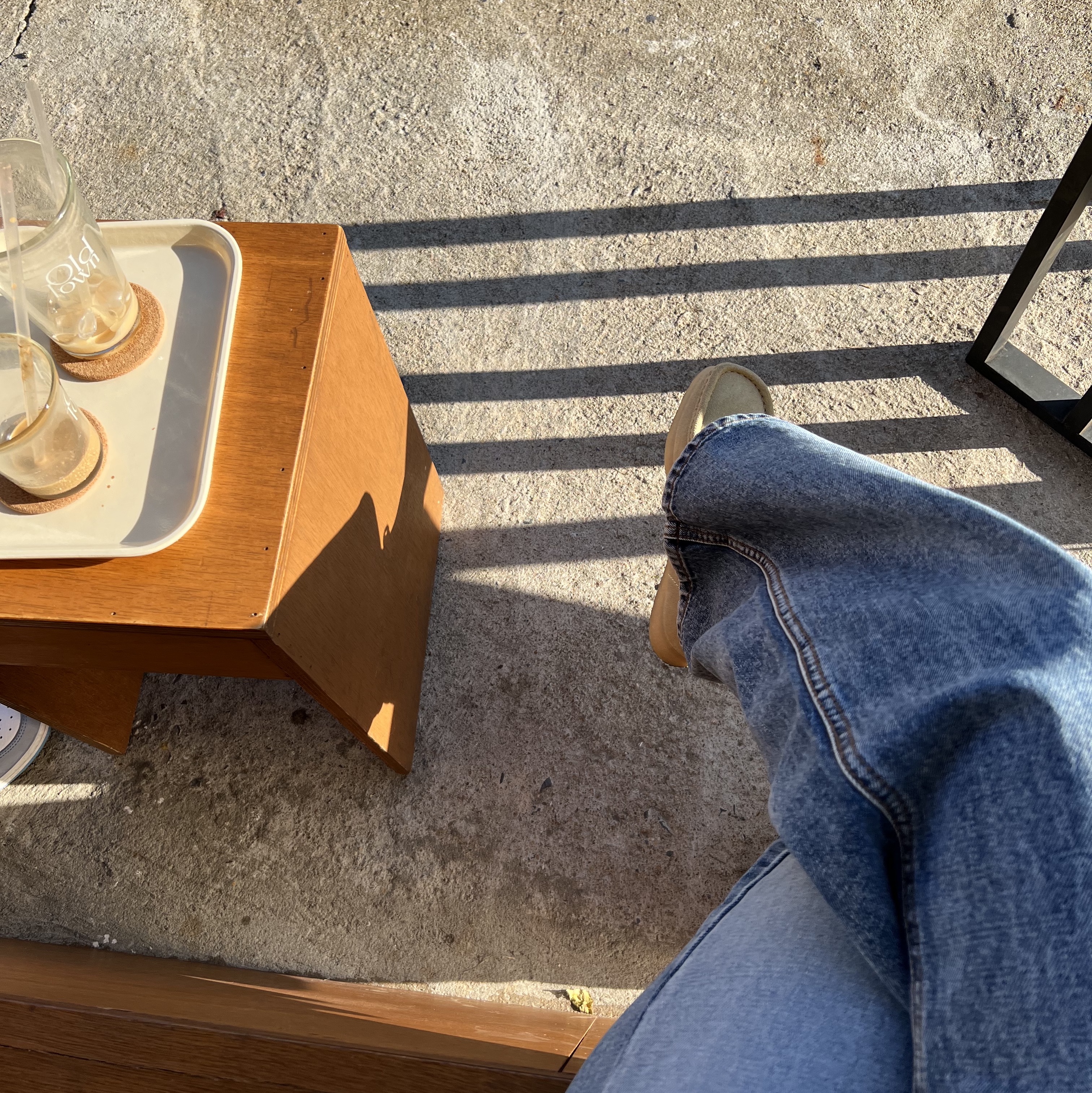 Clarks Wallabee Maple Suede 착용 스타일 - 2