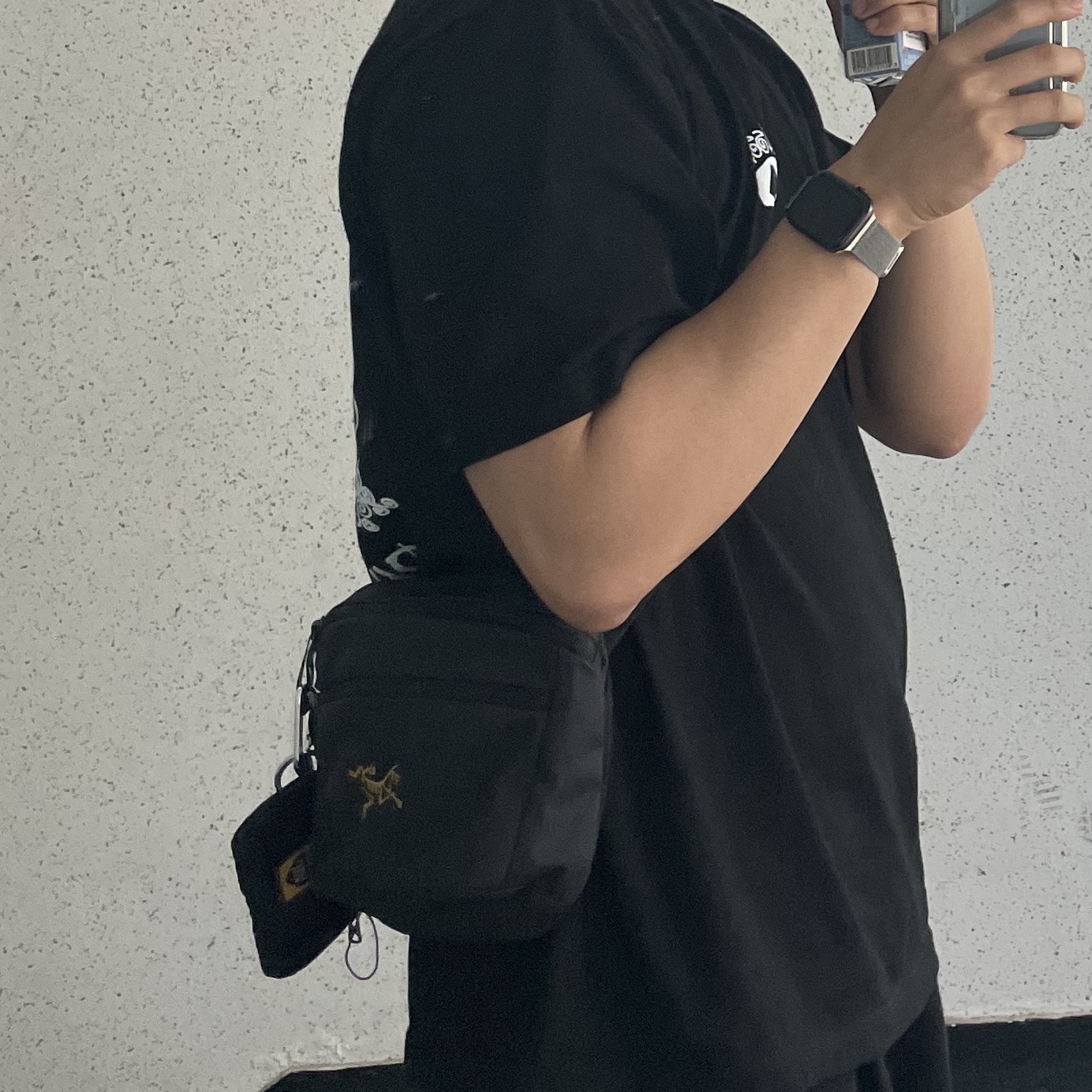 Arc'teryx Mantis 2 Waistpack 24K Black 착용 스타일