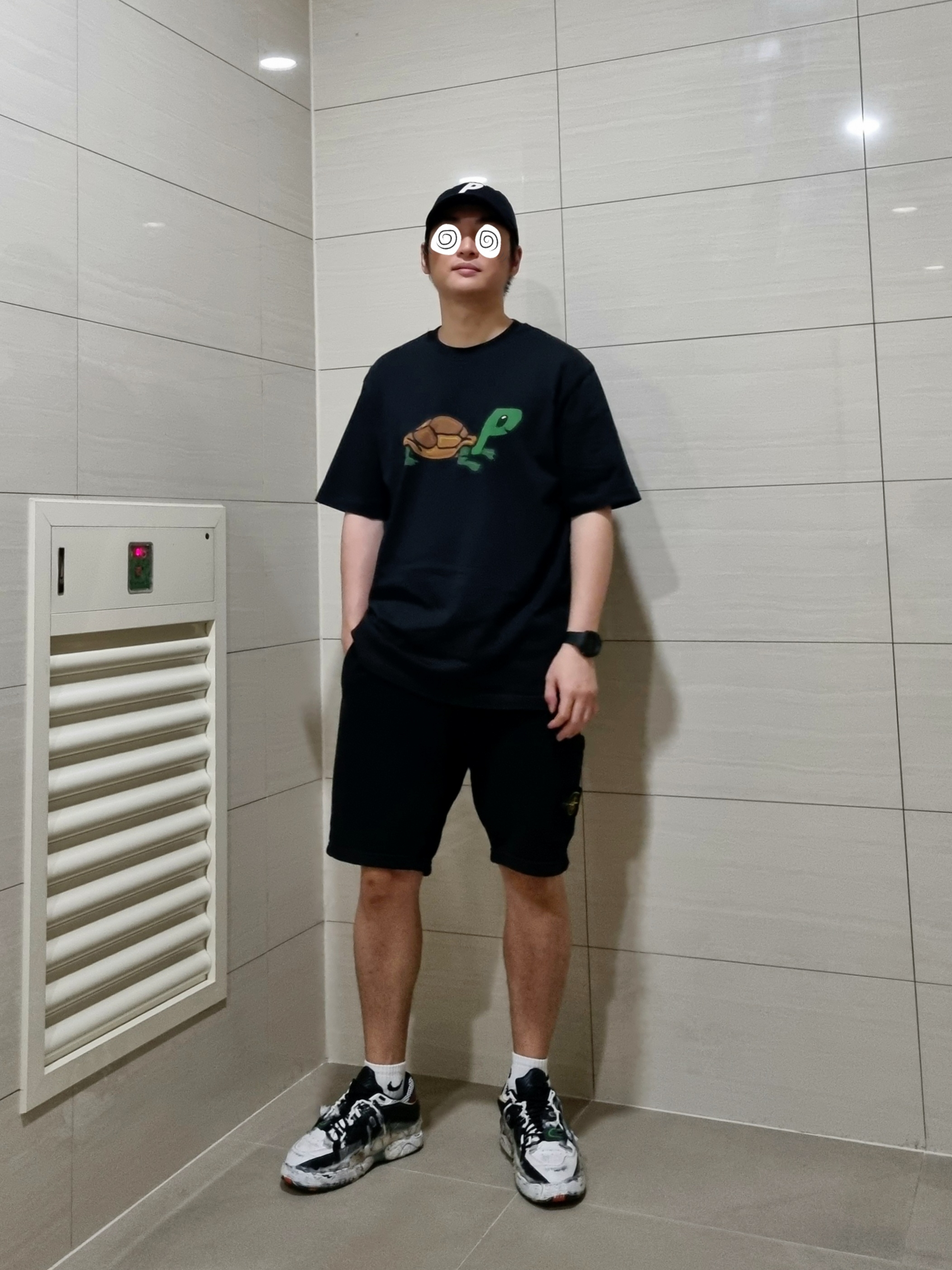 Palace Purtle T-Shirt Black - 19SS, Maison Margiela Fusion Low Top Sneakers Black White Red 착용 스타일