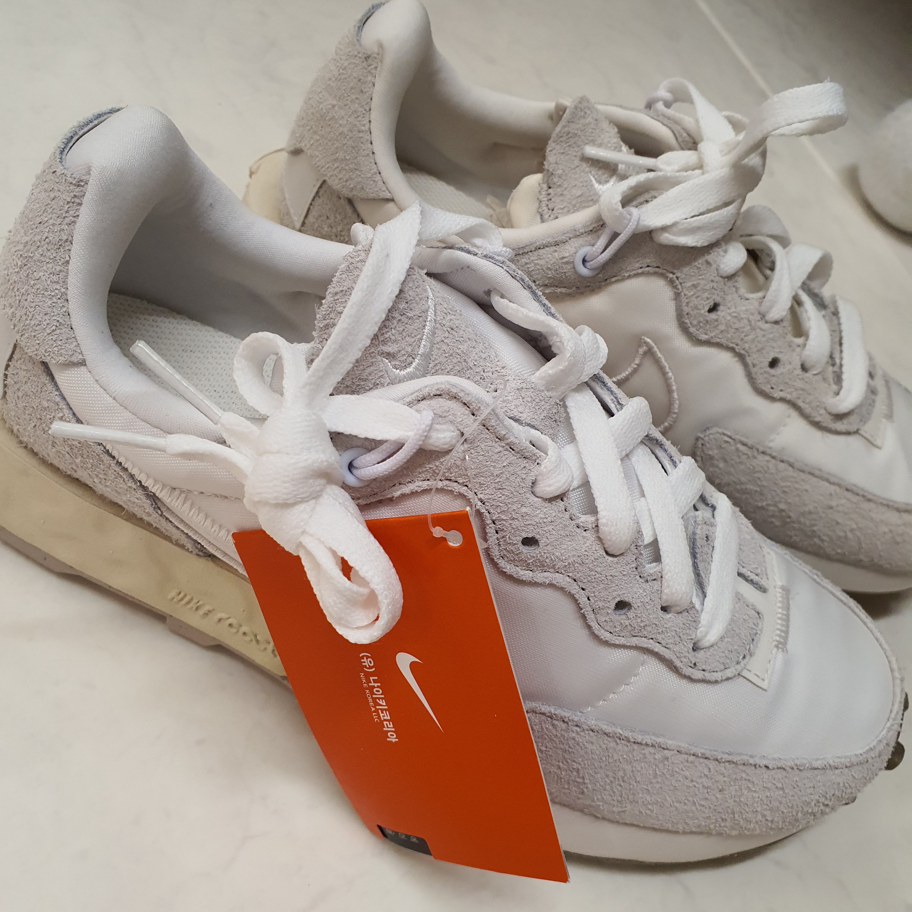 (W) Nike Fontanka Waffle White 착용 스타일 - 1