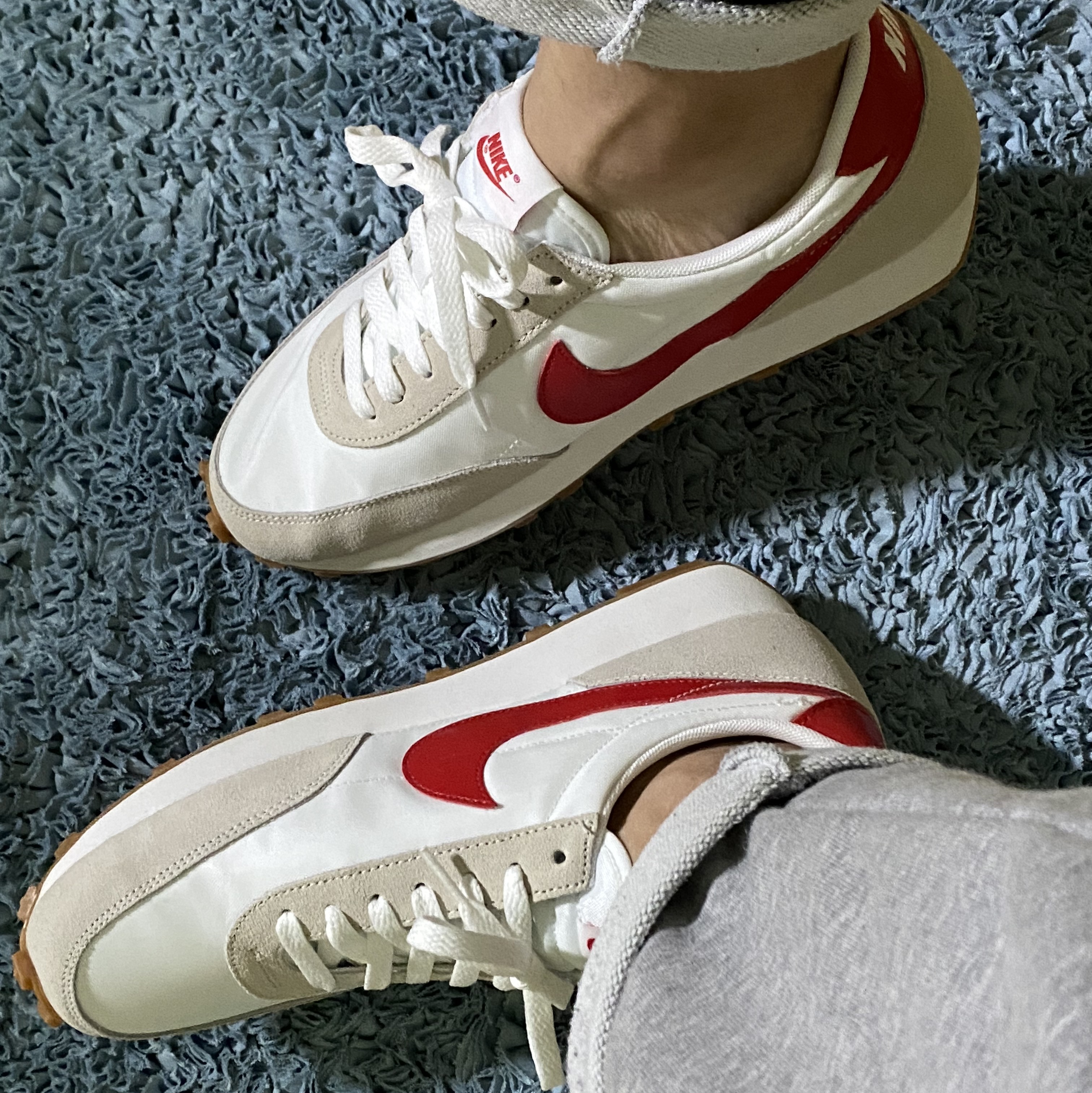(W) Nike Daybreak Summit White University Red 착용 스타일