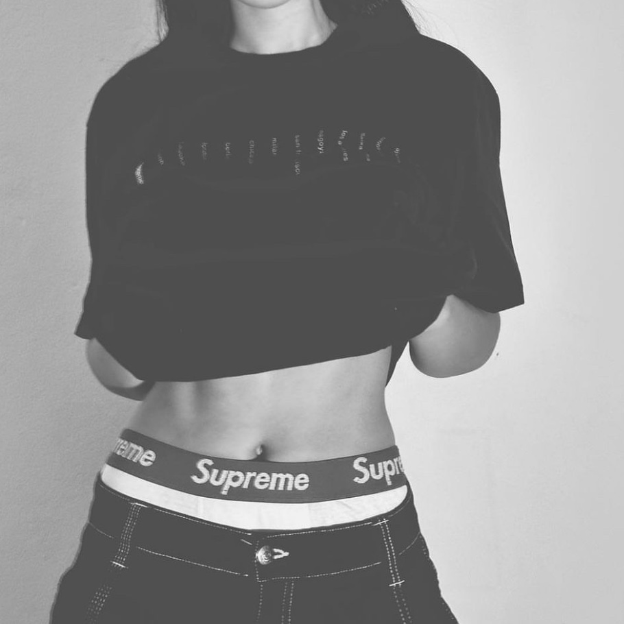 Supreme Hanes Boxer Briefs White (4 Pack) 착용 스타일