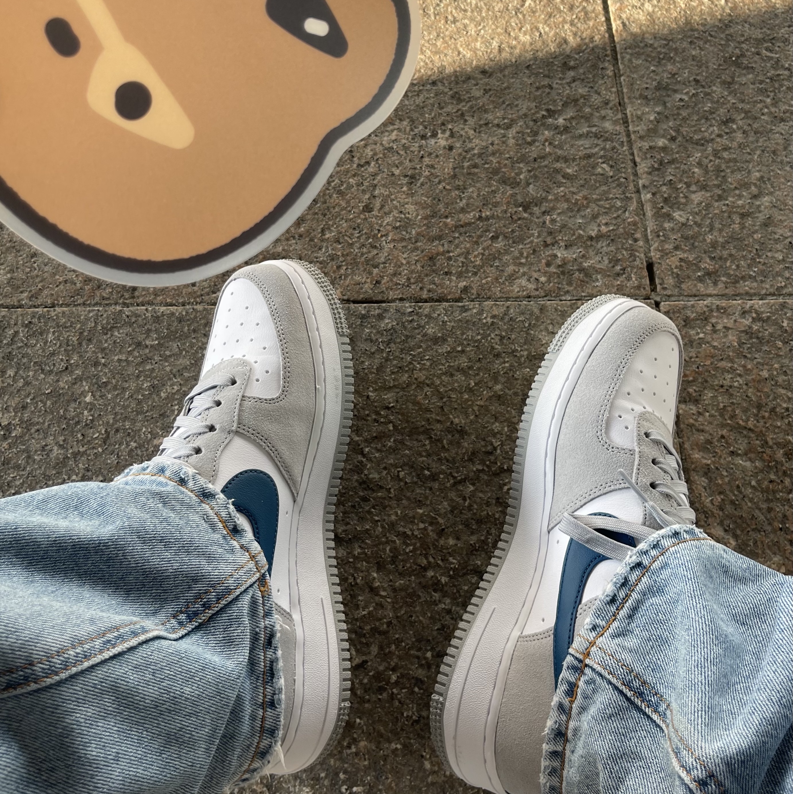 Nike Air Force 1 '07 LV8 Athletic Club Light Smoke Grey Marina 착용 스타일