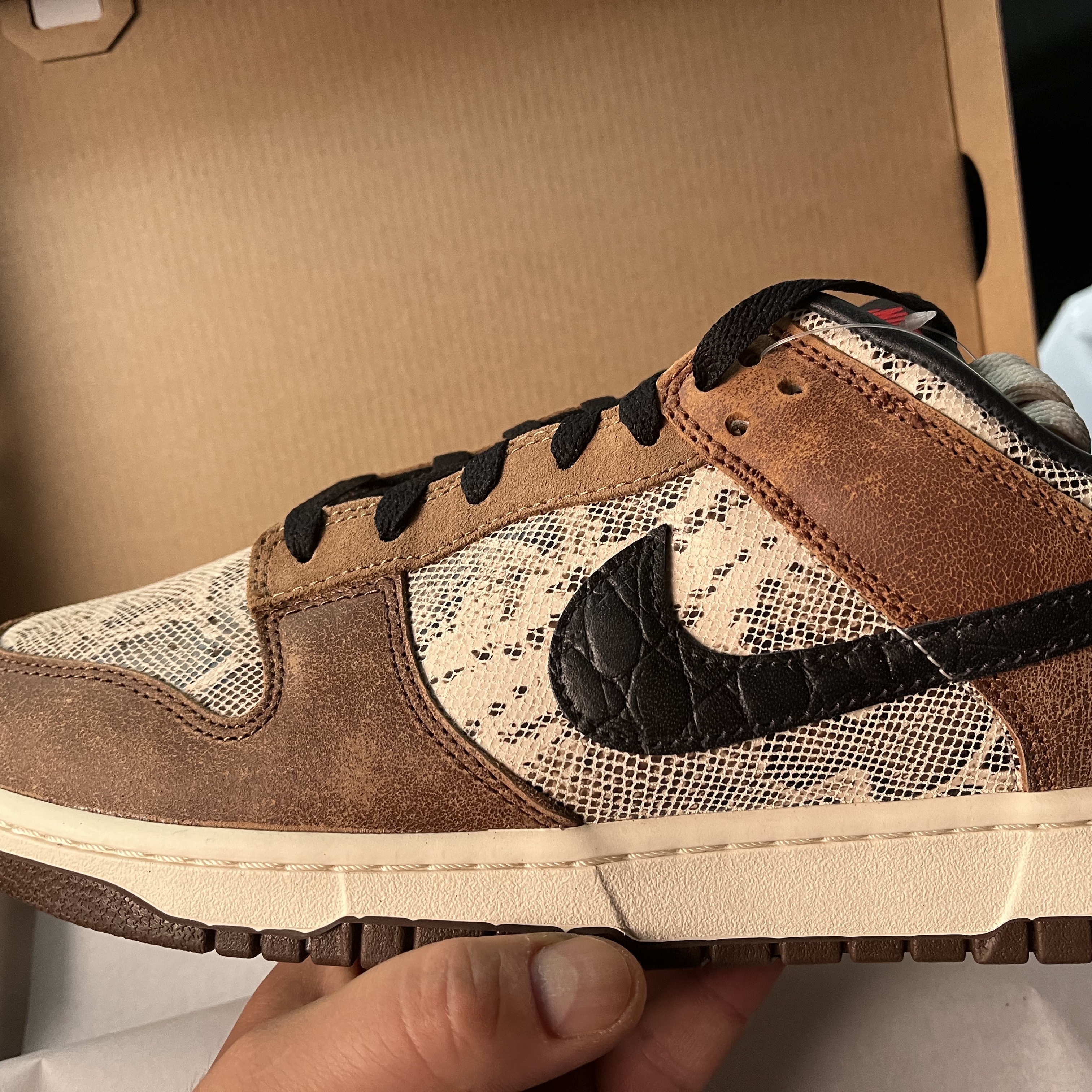 Nike Dunk Low PRM Head to Head 착용 스타일