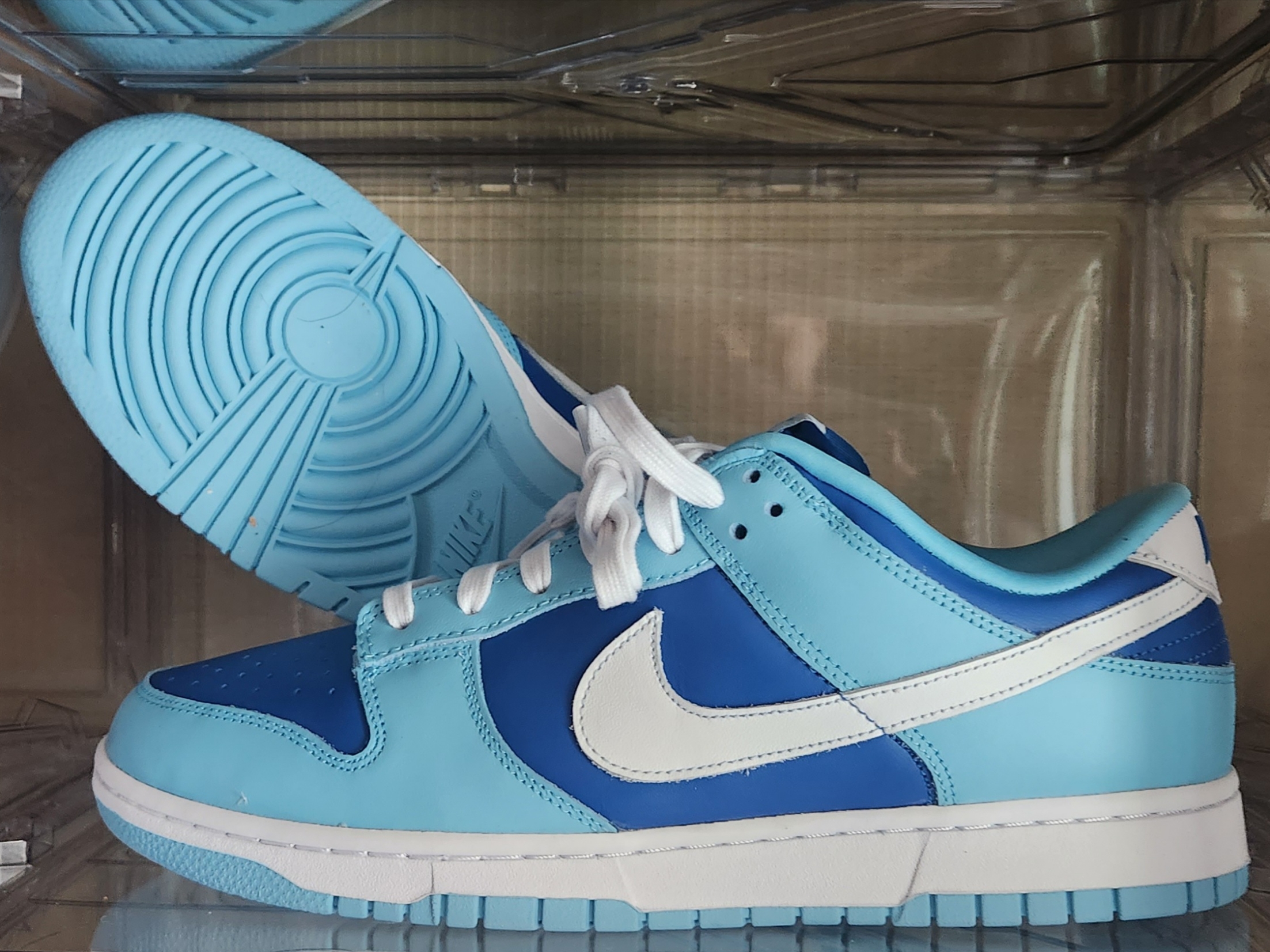 Nike Dunk Low Retro QS Argon, Nike x LeBron James x Fruity Pebbles Dunk Low QS Habanero Red 착용 스타일 - 1