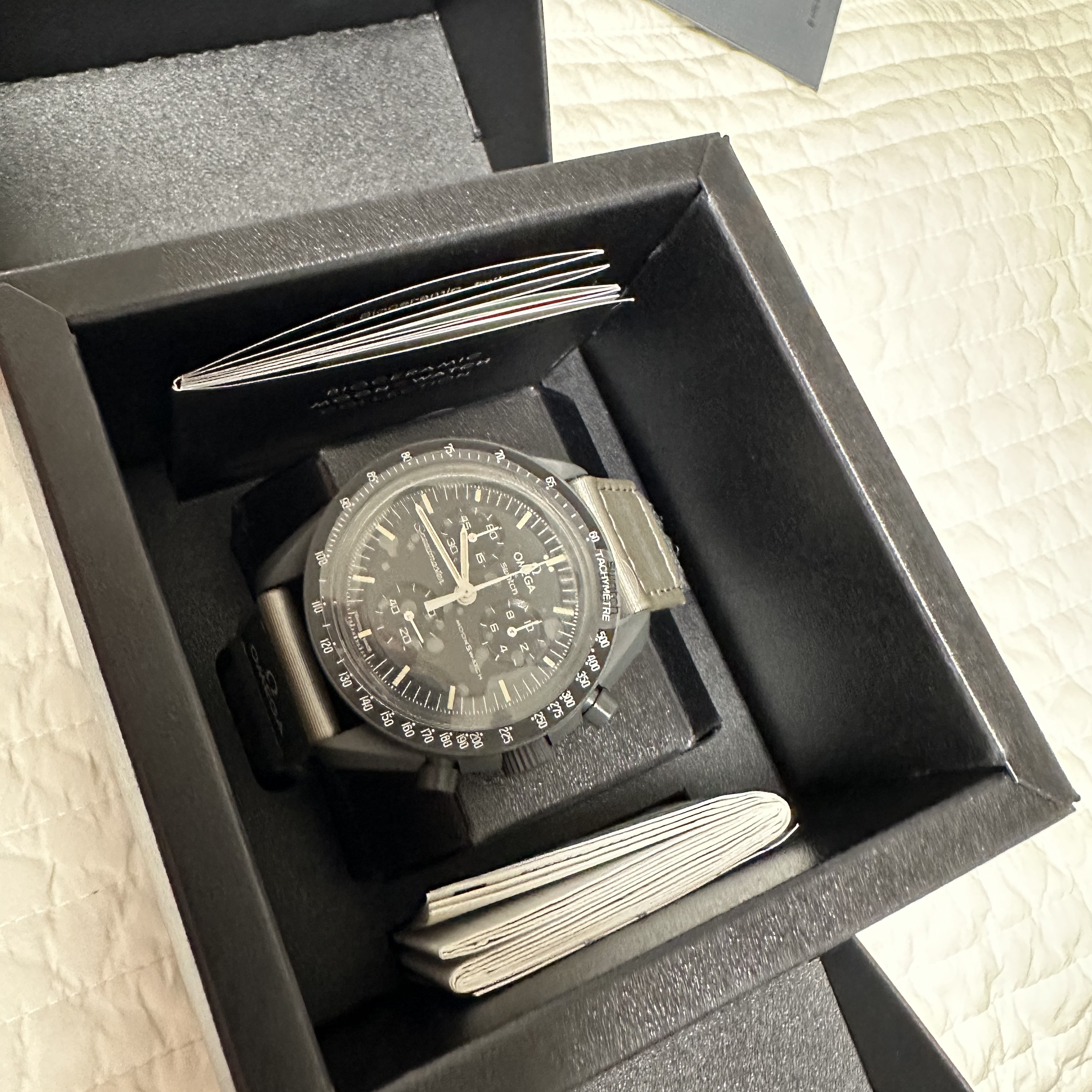 Swatch x Omega Bioceramic MoonSwatch Mission To Mercury 착용 스타일