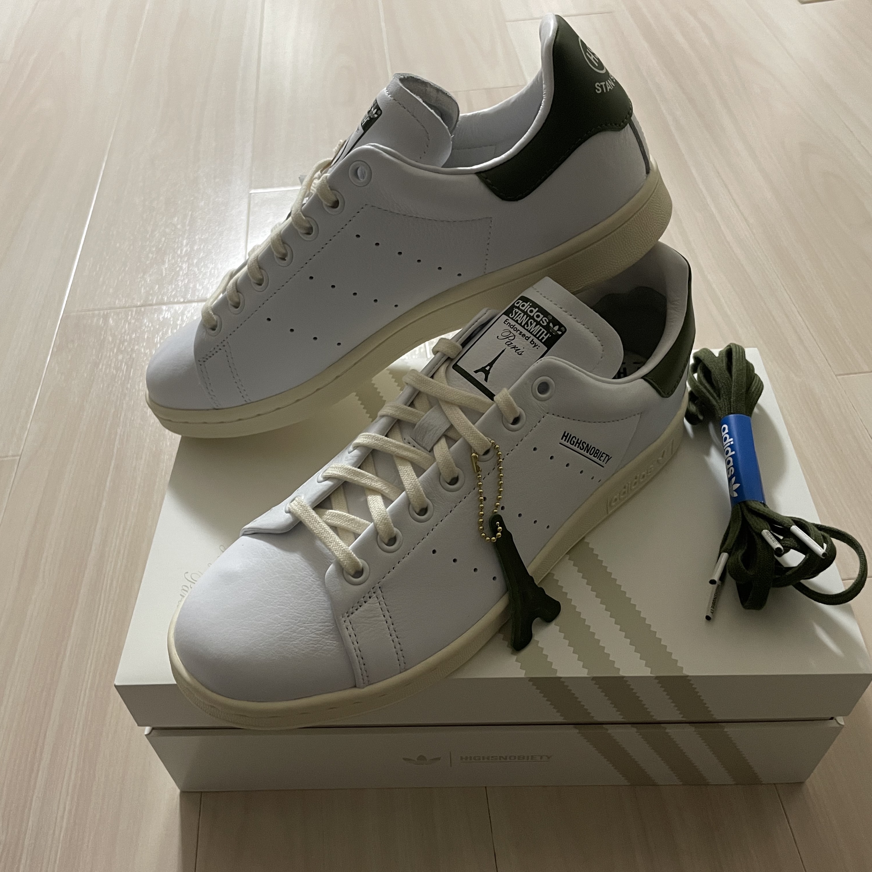 Adidas x Highsnobiety Stan Smith Cloud White 착용 스타일 - 1