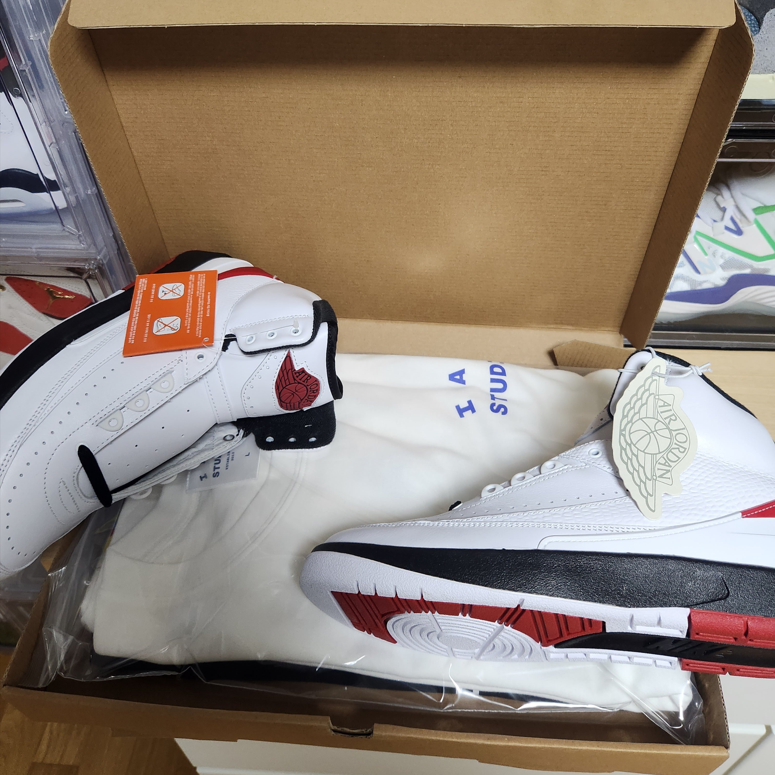 Jordan 2 Retro OG Chicago, IAB Studio 10th Anniversary T-Shirts Pack White & Black (2 Pack) 착용 스타일