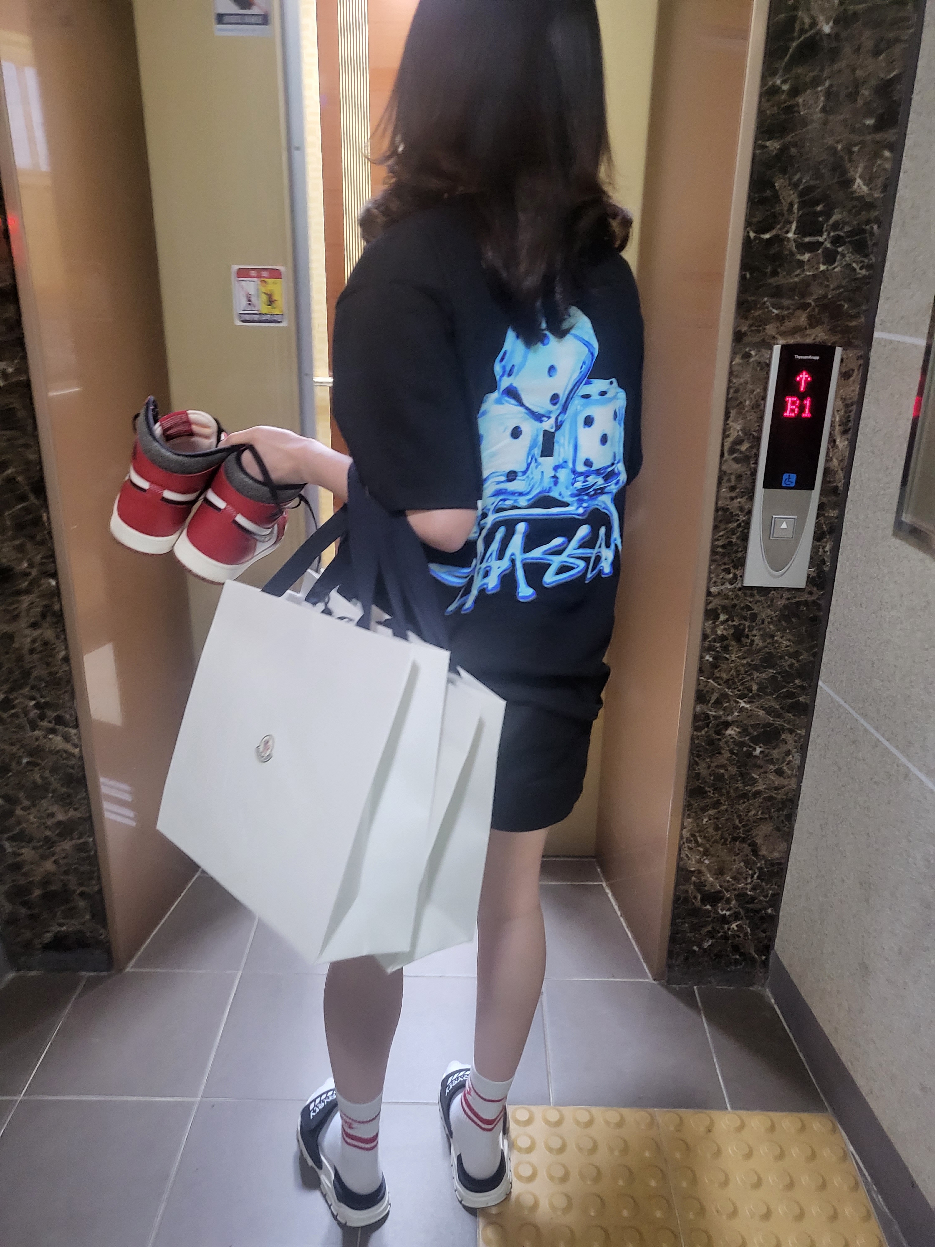 Jordan 1 Retro High OG Chicago 2022, Stussy Melted T-Shirt Black 착용 스타일