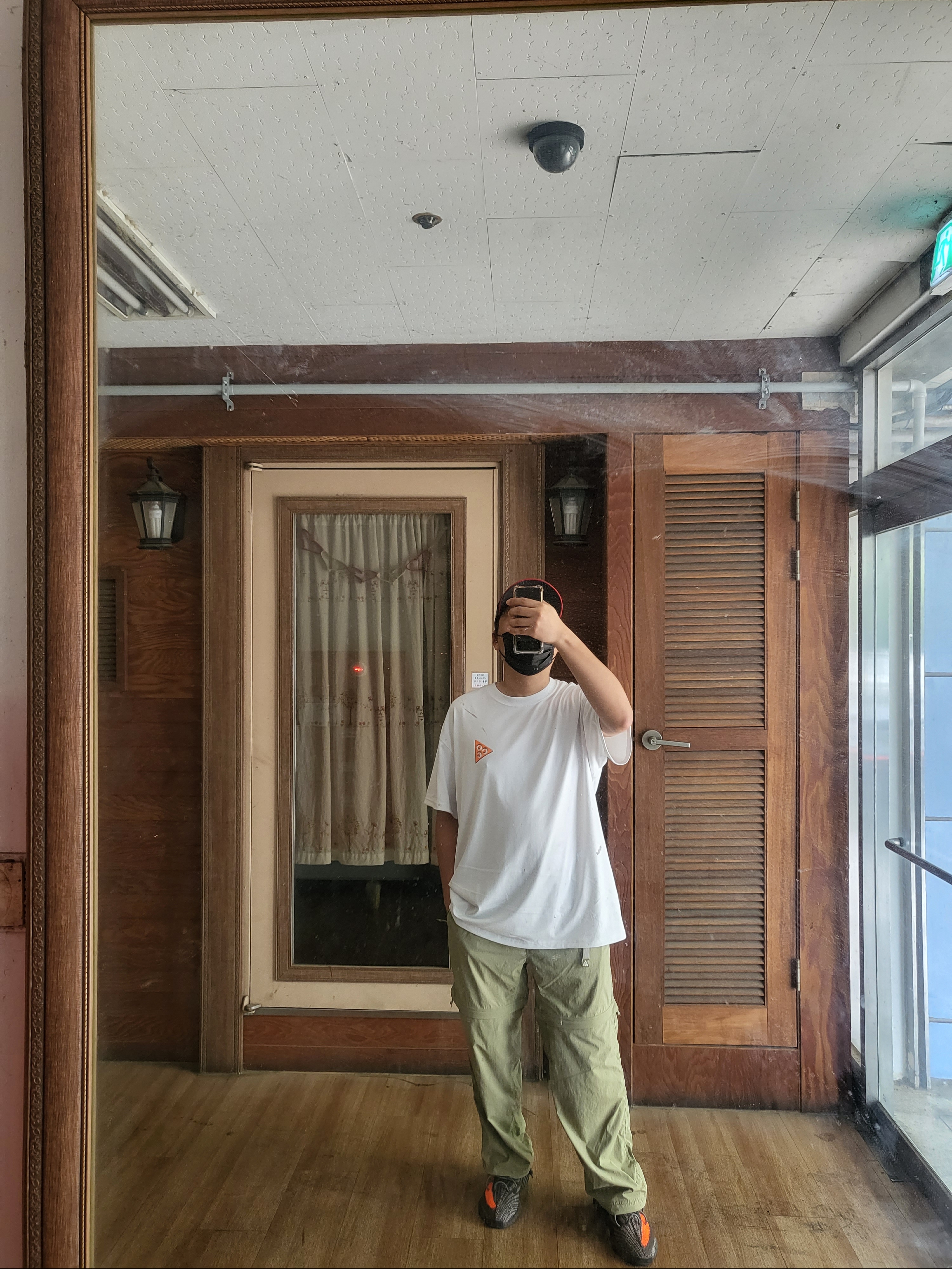 Nike ACG Zip-Off Trail Pants Black - Asia, Nike ACG Vortex T-Shirt Summit White - US/EU 착용 스타일 - 2