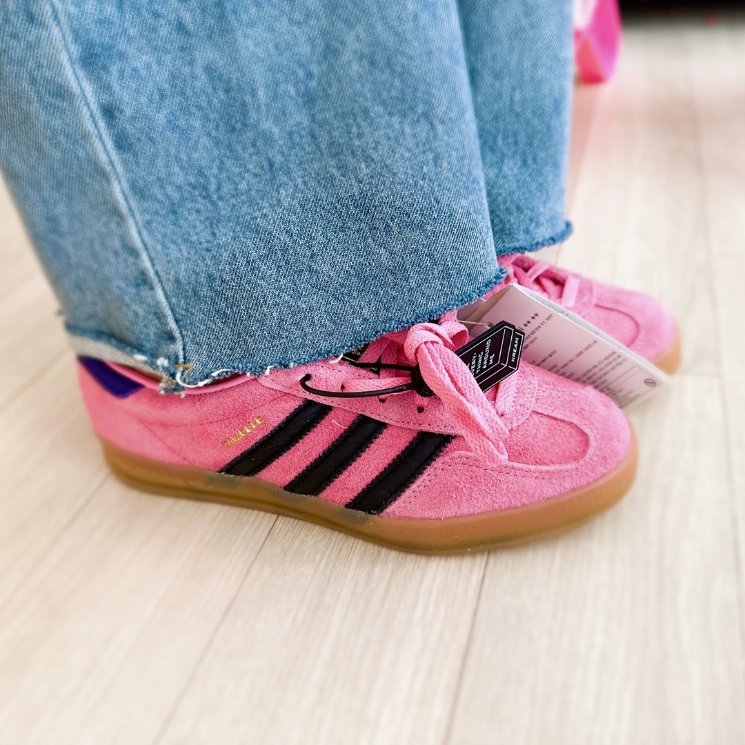 (W) Adidas Gazelle Indoor Bliss Pink, (PS) Jordan 1 x Travis Scott Retro Low OG SP Medium Olive 착용 스타일 - 4