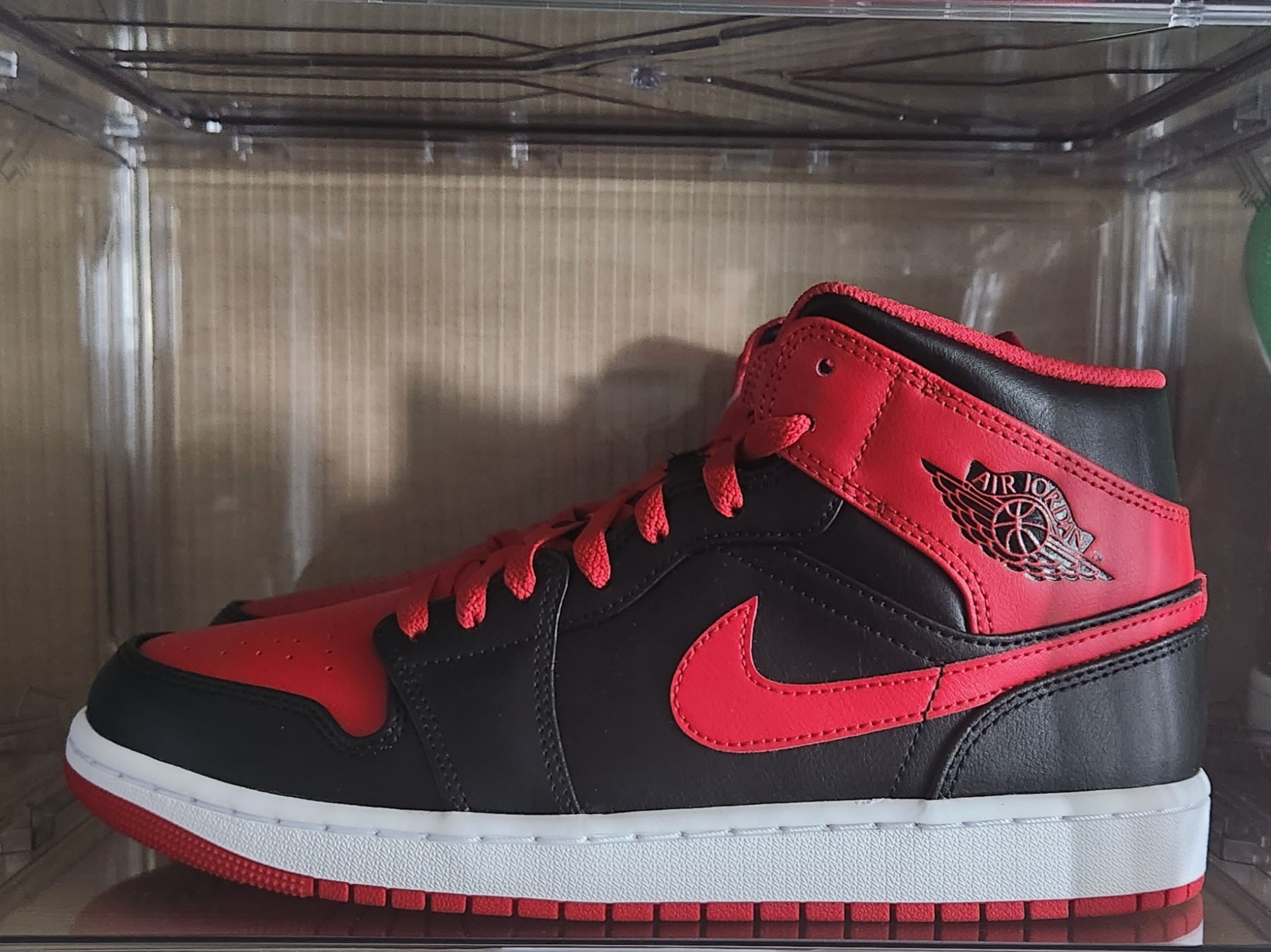Jordan 1 Mid Black Fire Red, Jordan 1 Low Alternate Bred Toe 착용 스타일 - 1