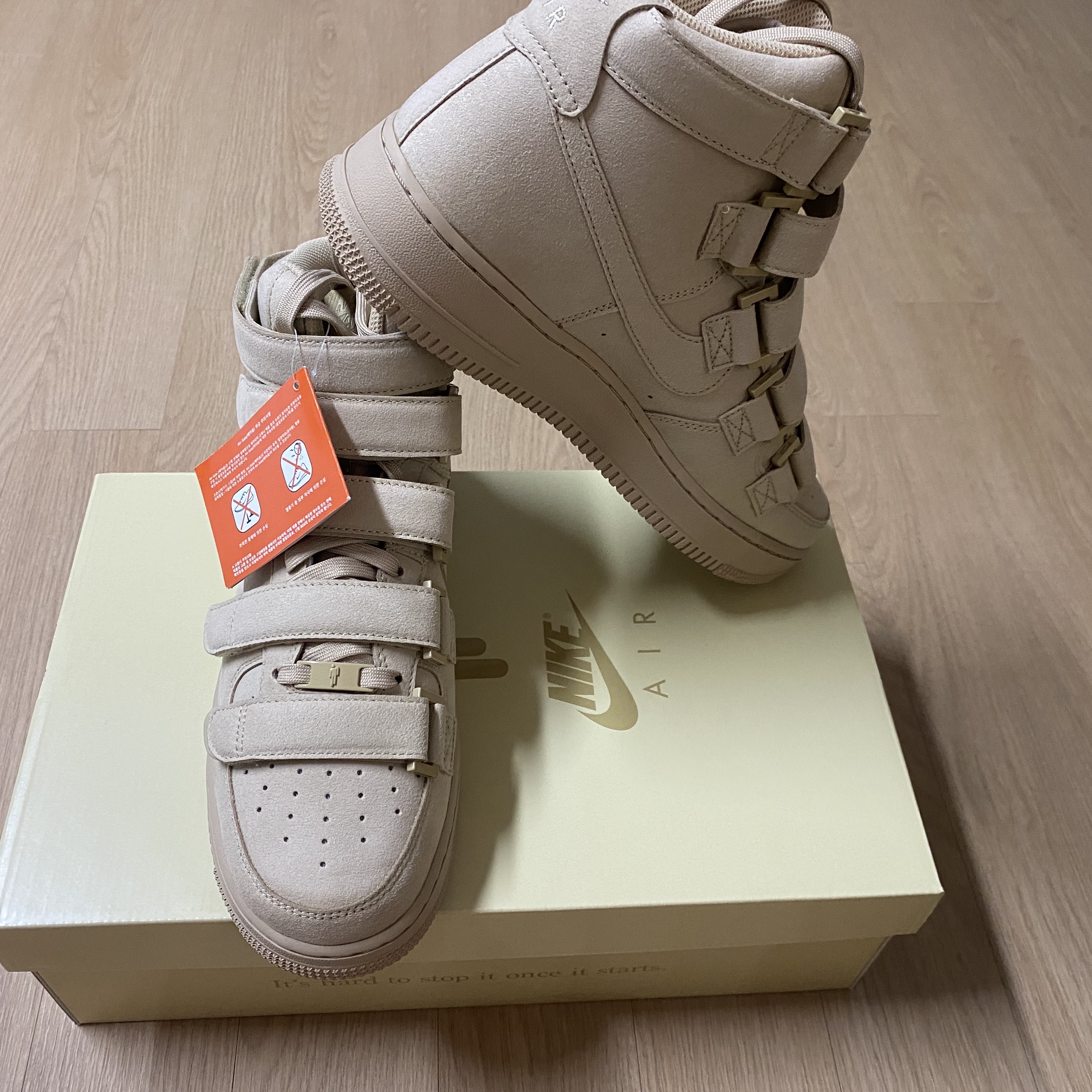 Nike x Billie Eilish Air Force 1 High '07 SP Mushroom 착용 스타일 - 2