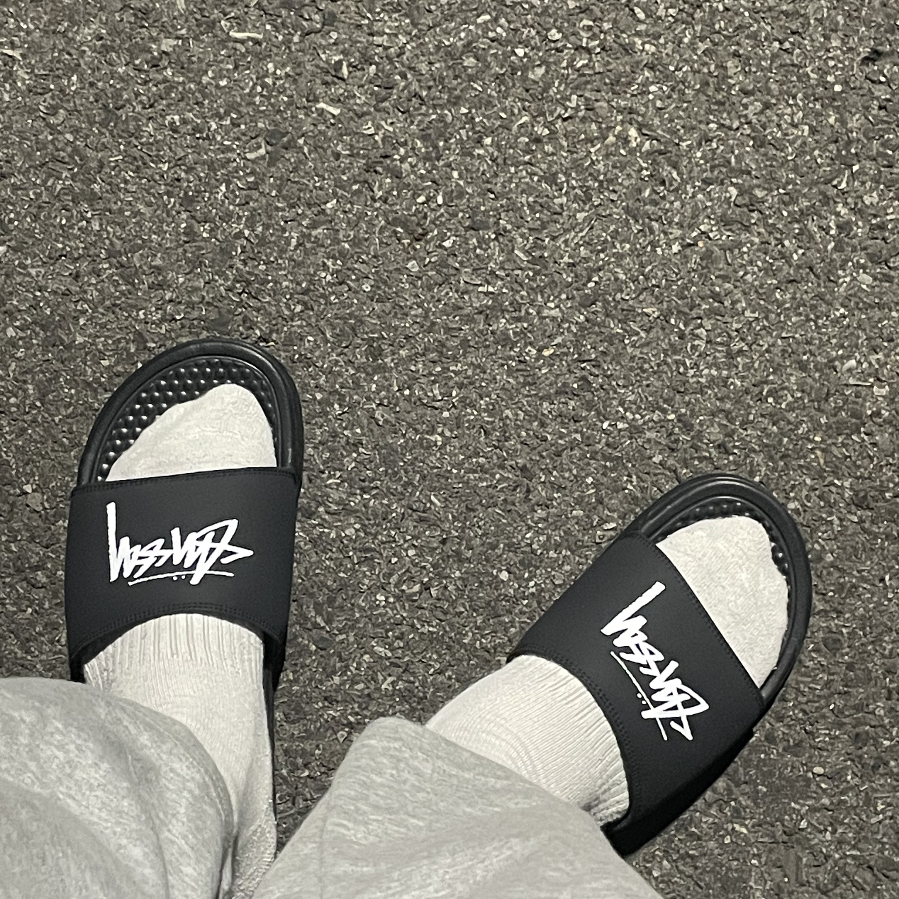Nike x Stussy Benassi Slide Off Noir 착용 스타일 - 3
