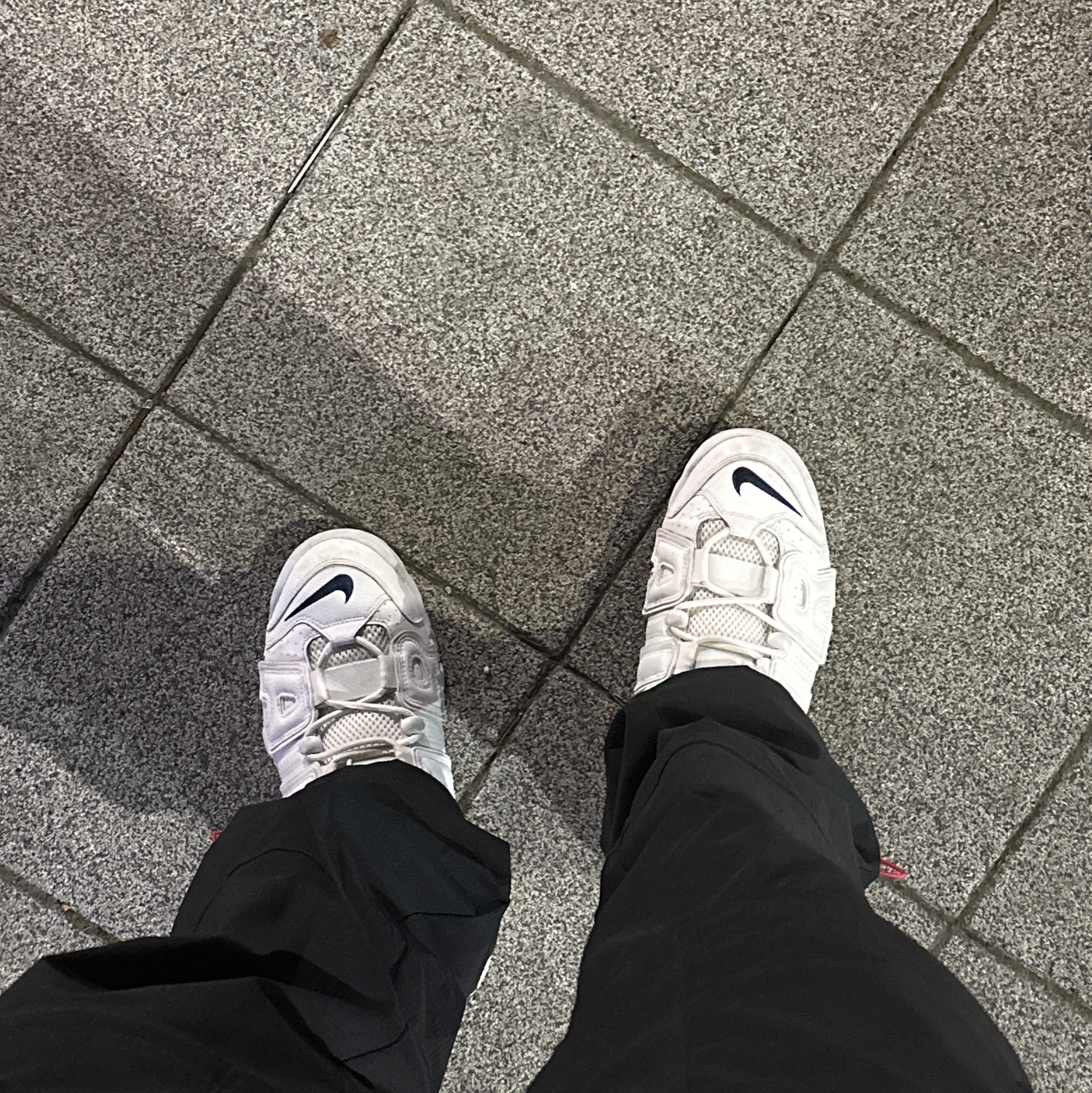 Nike Air More Uptempo 96 White Midnight Navy 착용 스타일