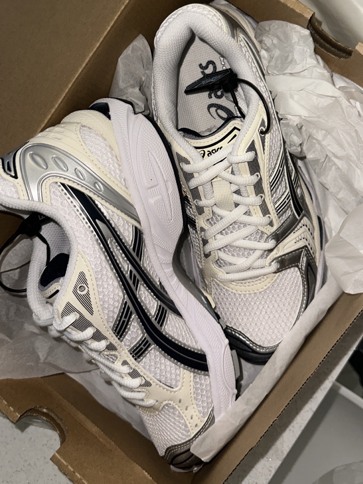 (W) Asics Gel-Kayano 14 White Midnight 착용 스타일