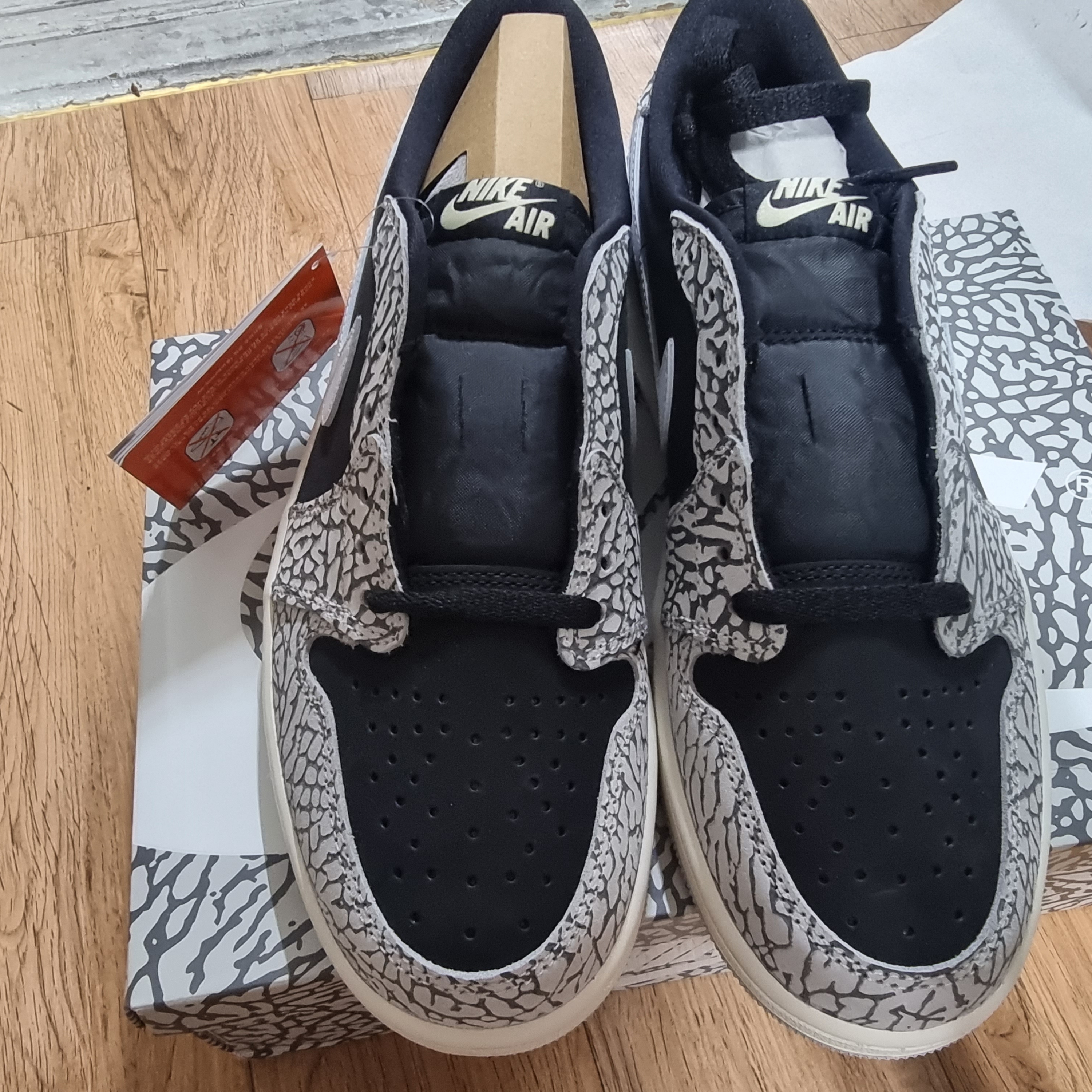 Jordan 1 Retro Low OG Black Cement 착용 스타일 - 3