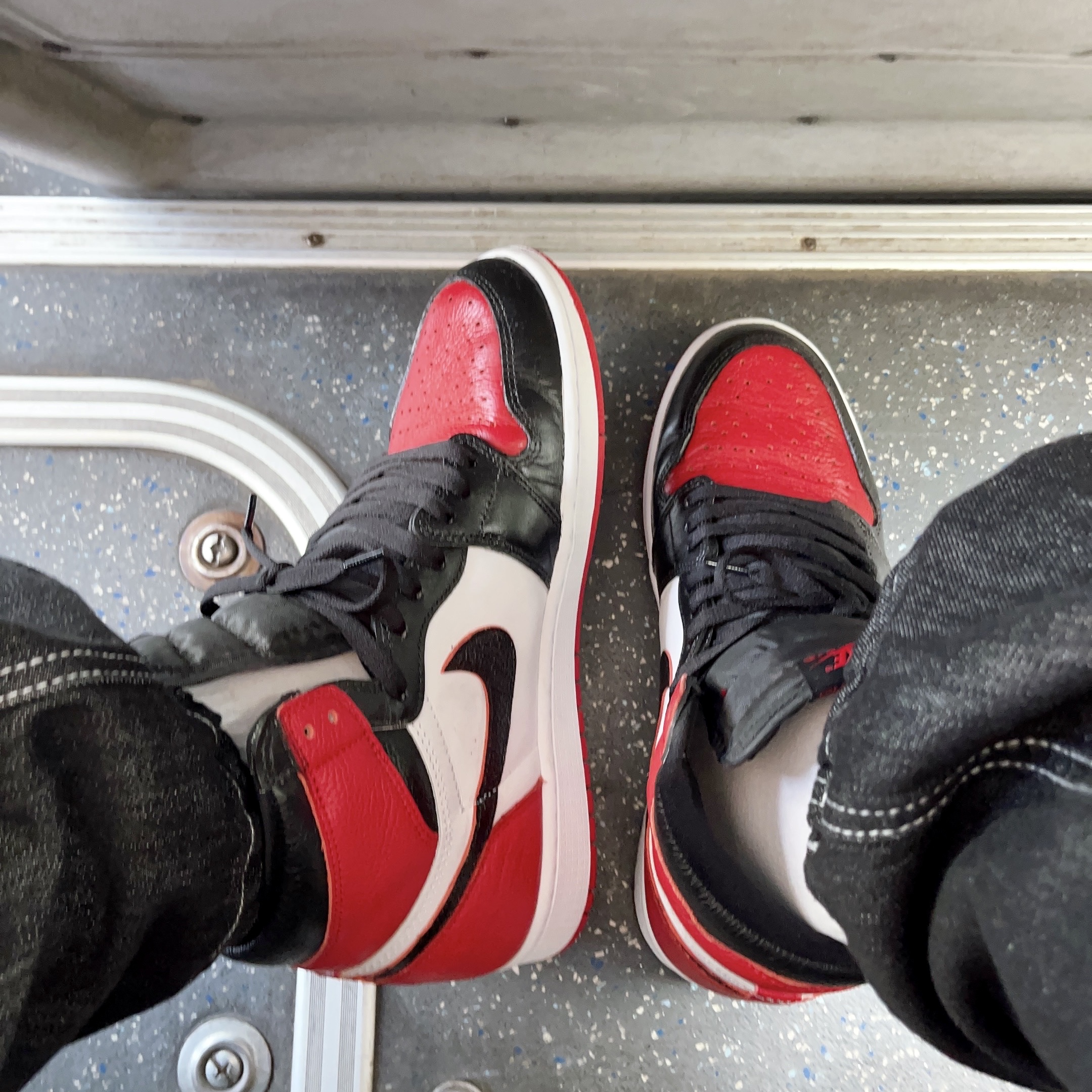 Jordan 1 Retro High OG Bred Toe 착용 스타일