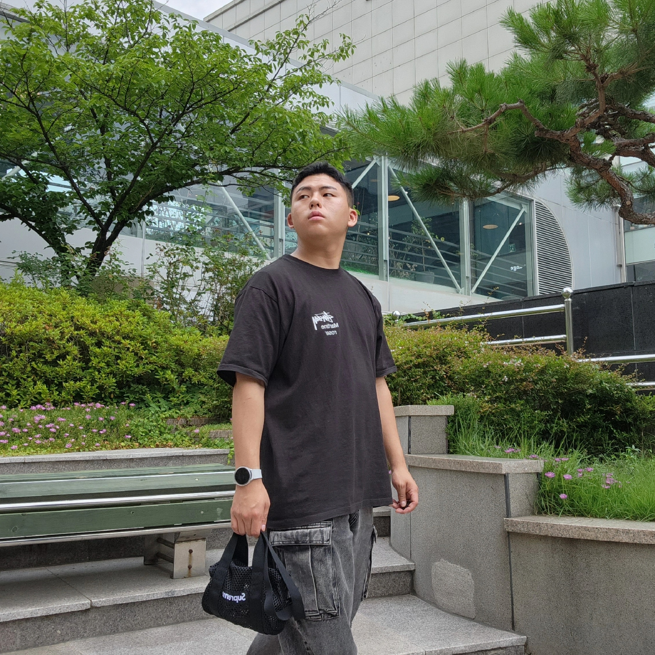Supreme Mesh Mini Duffle Bag Black - 23SS, Stussy x Martine Rose Collage Pigment Dyed T-Shirt Black 착용 스타일