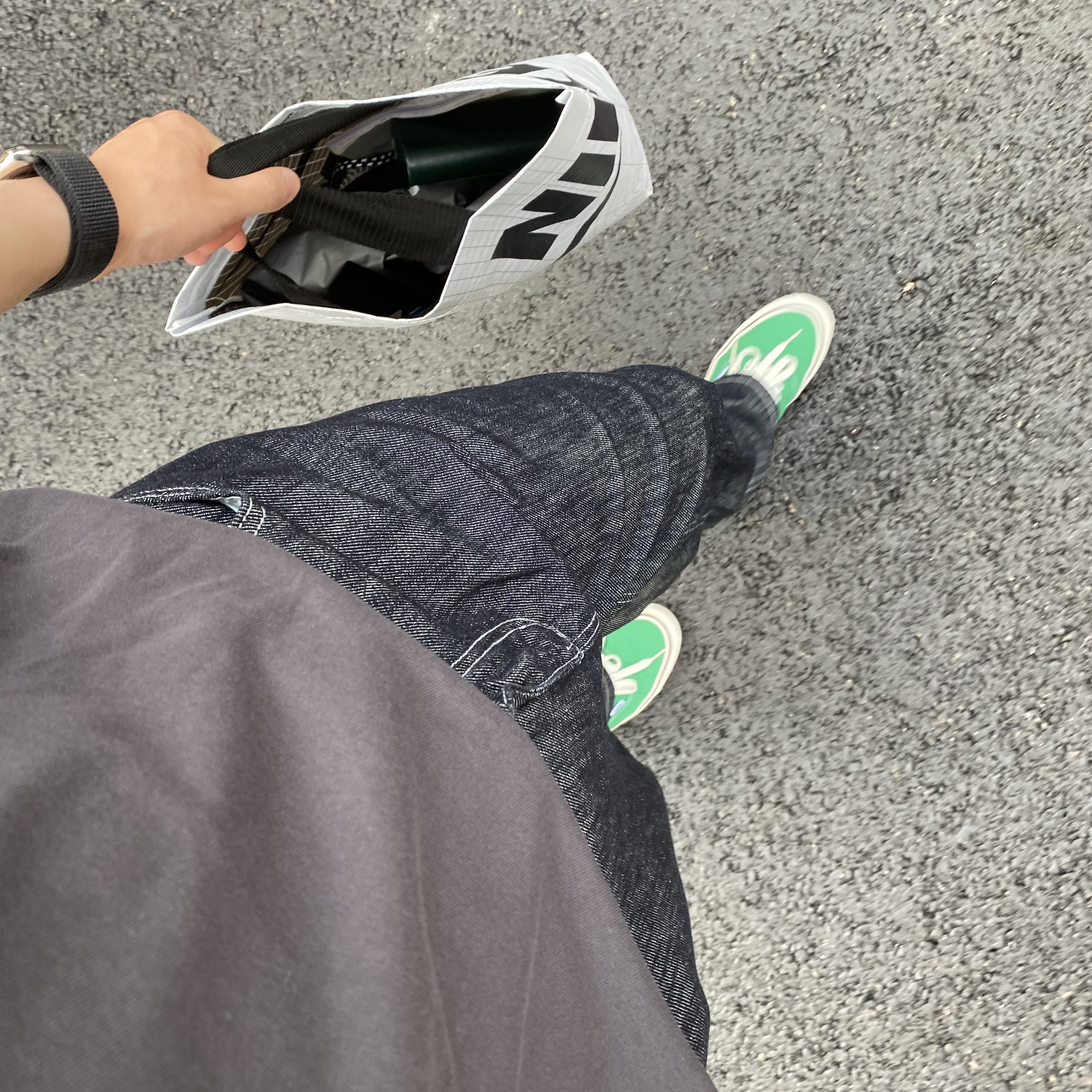 Vans Authentic 44 DX Anaheim Factory Emerald Green, Apple Watch Series 7 45mm Cellular Silver Stainless Steel Case with Sport Band Starlight (Korean Ver.) 착용 스타일 - 2