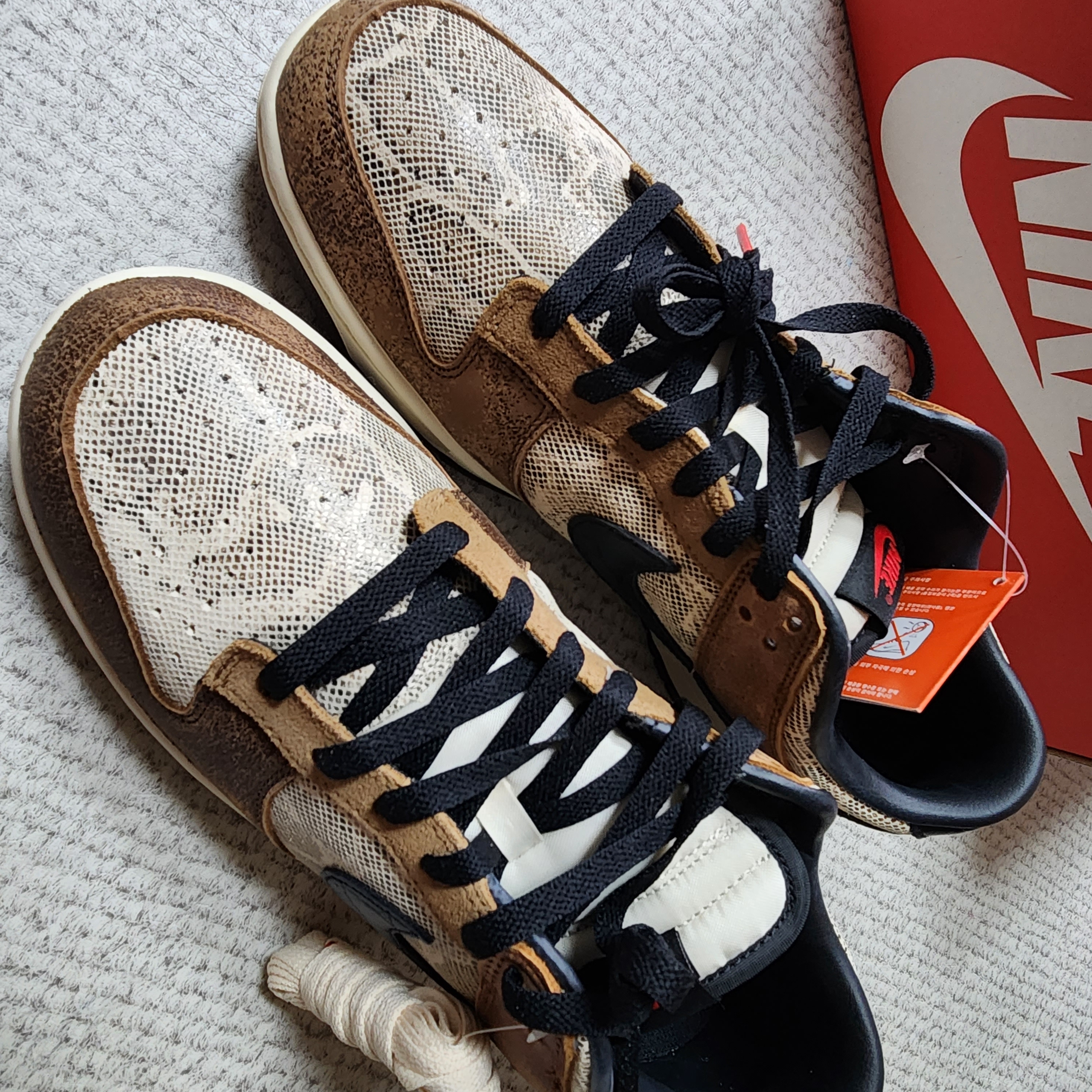 Nike Dunk Low PRM Head to Head 착용 스타일 - 2