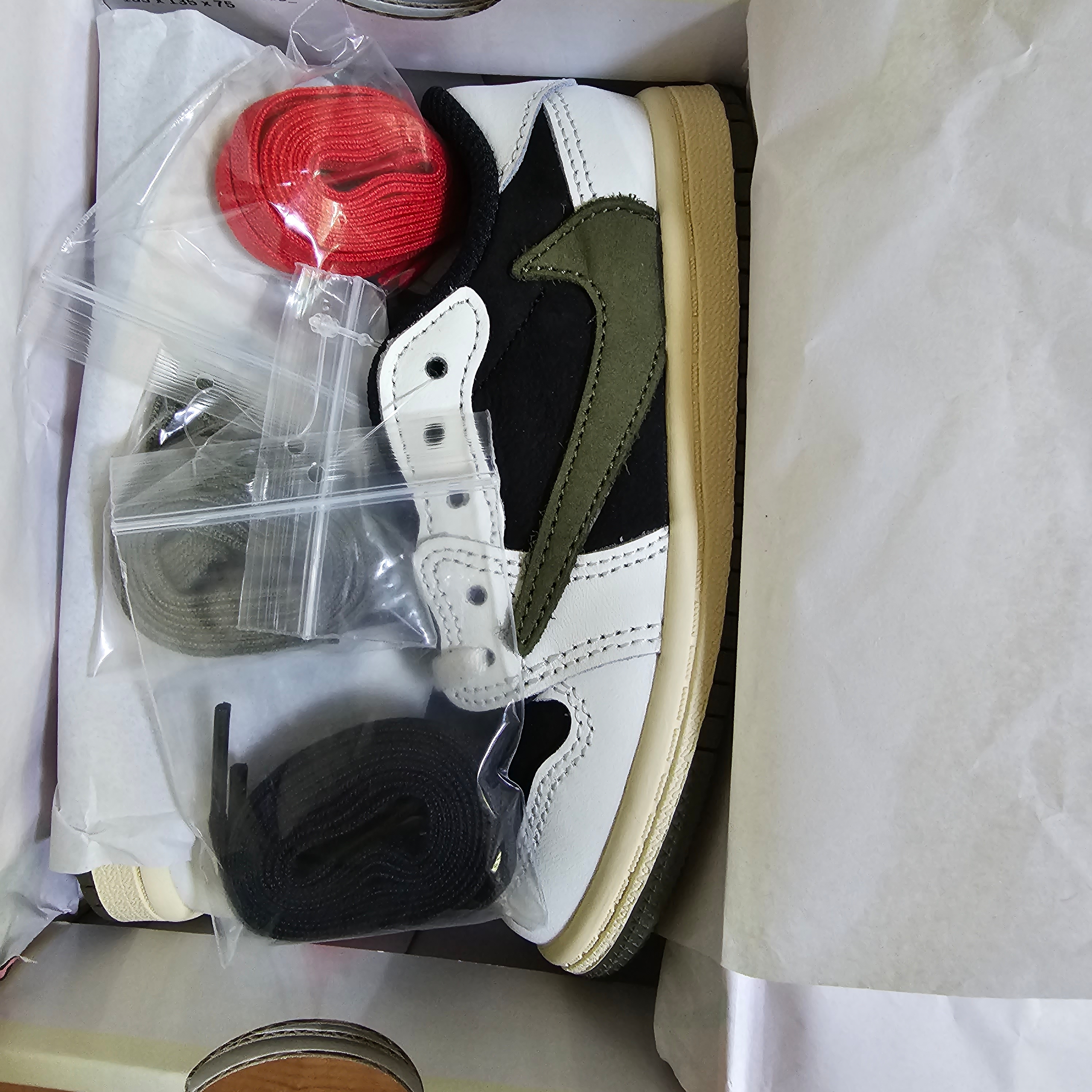 (TD) Jordan 1 x Travis Scott Retro Low OG SP Medium Olive 착용 스타일