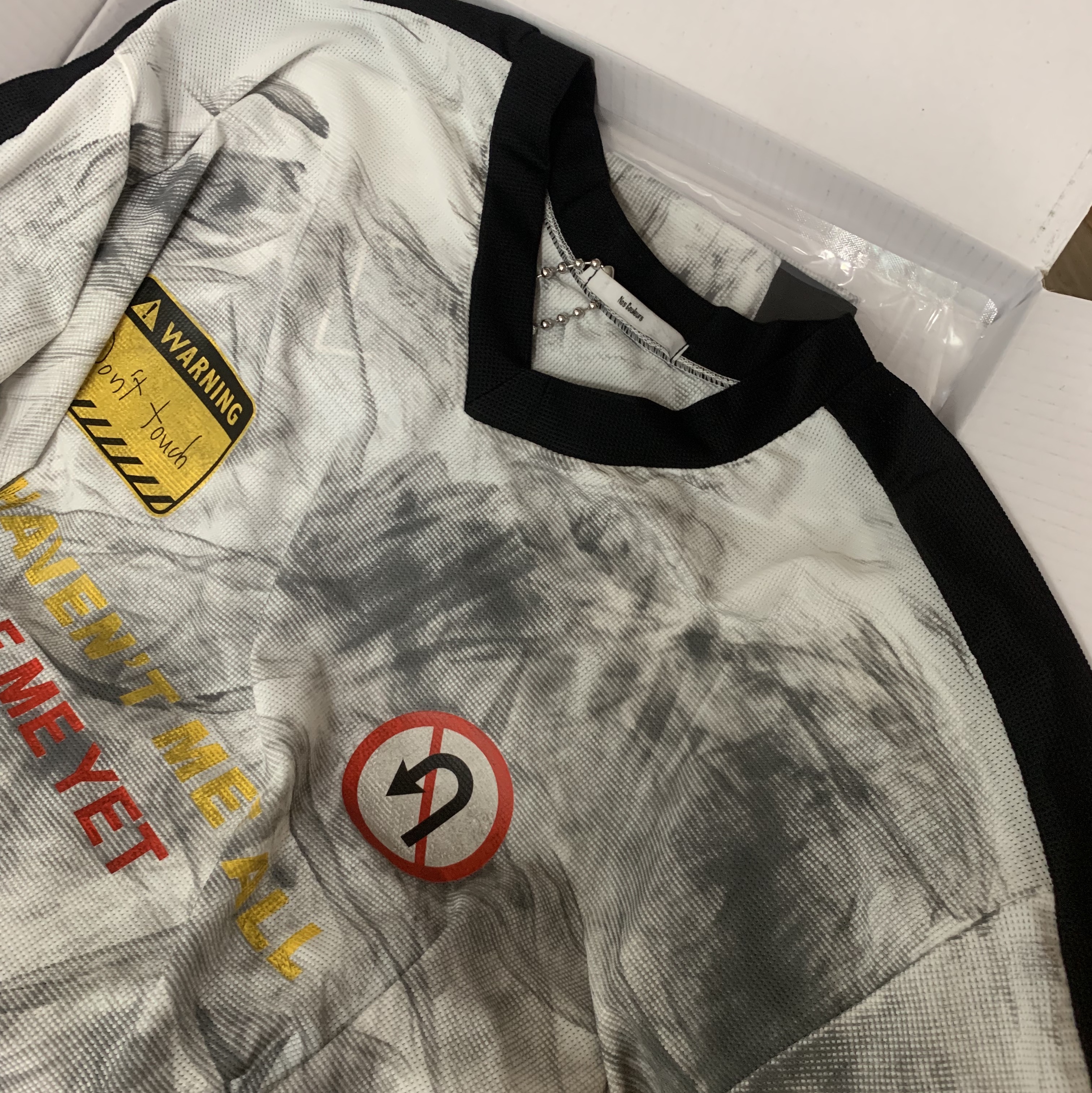 Nos Couleurs Washed Film Jersey T-Shirt White 착용 스타일