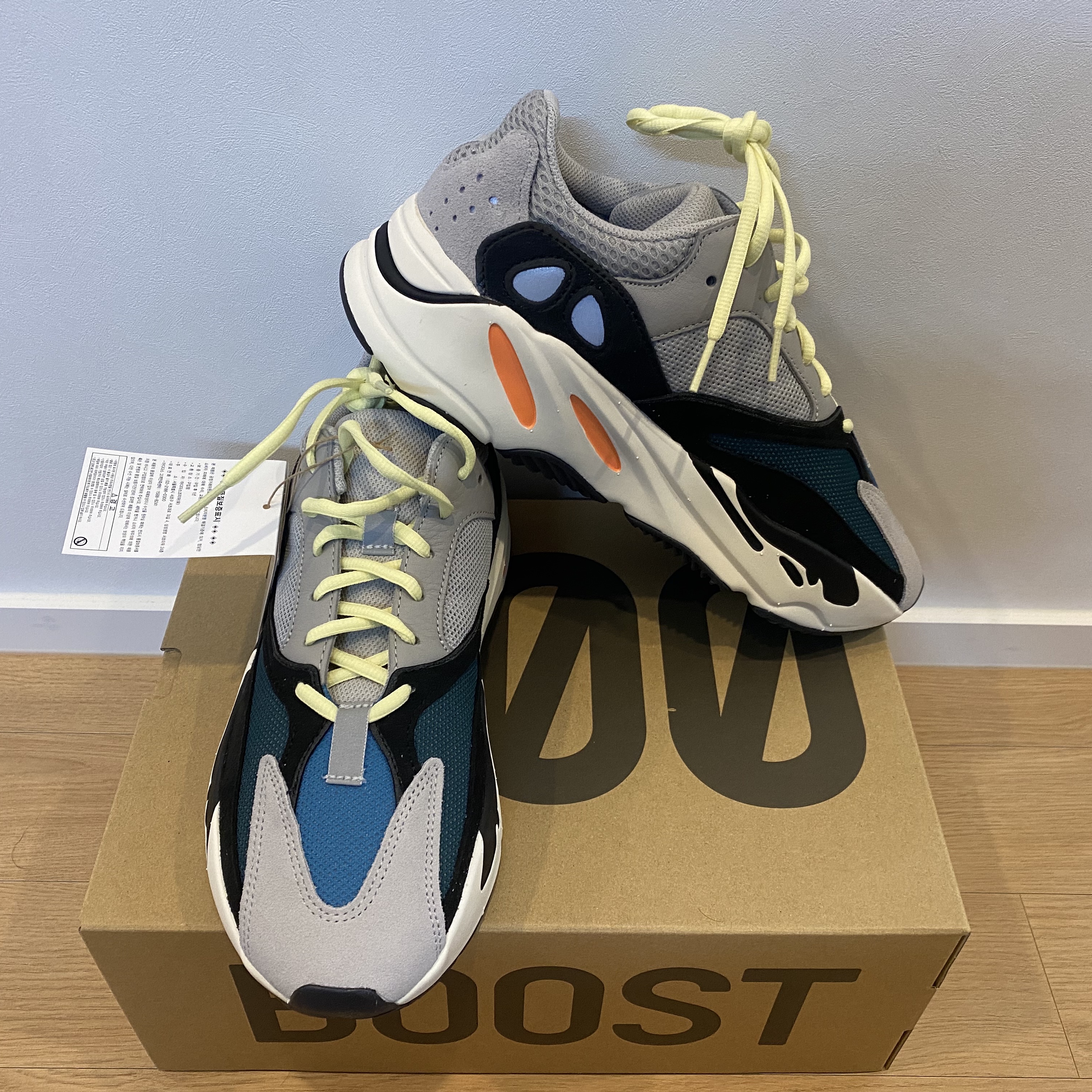 Adidas Yeezy Boost 700 Wave Runner Solid Grey 2021/2022 착용 스타일 - 2