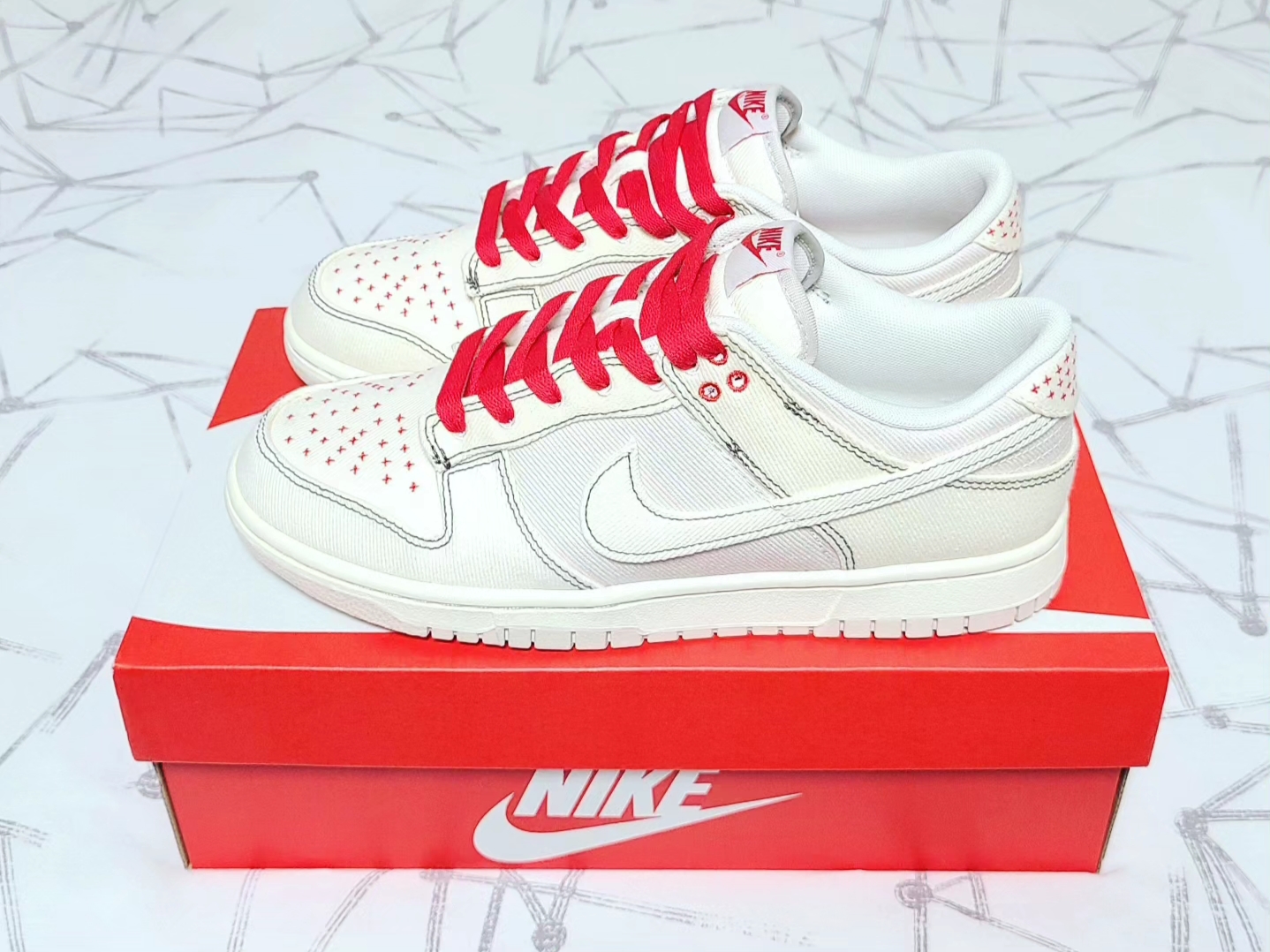 Nike Dunk Low Beige Red 착용 스타일 - 2