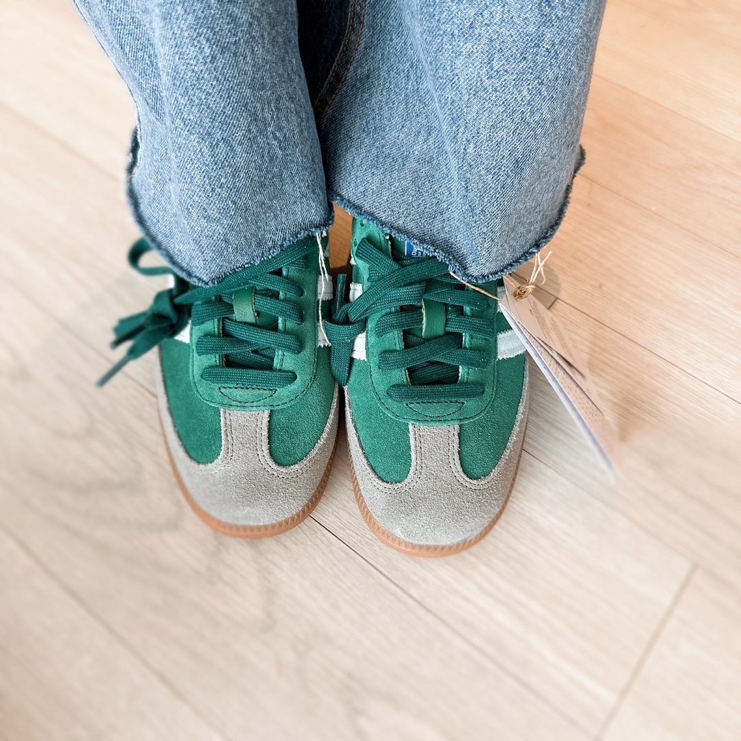 Adidas Samba OG Collegiate Green Gum, Celine Mini Claude in Shiny Calfskin Black 착용 스타일 - 4