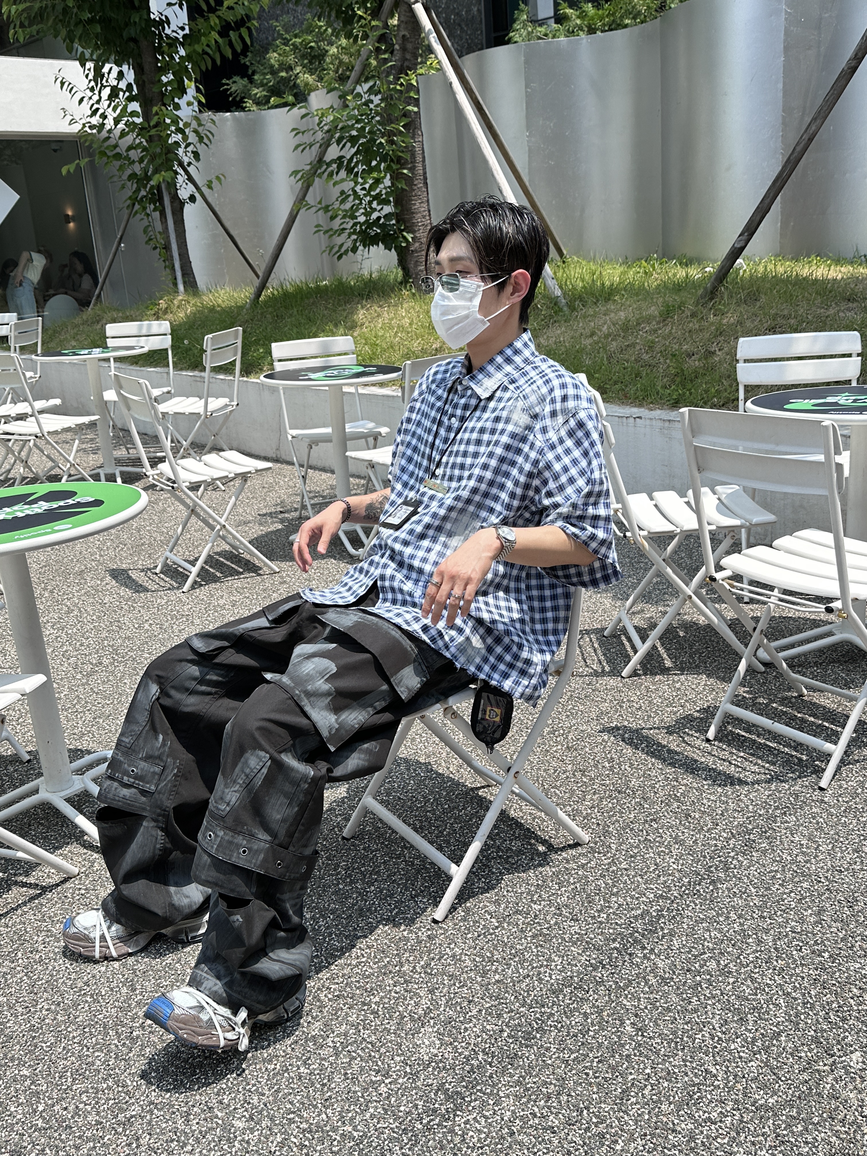 Balenciaga 3XL Sneakers Worn Out Grey White Blue, Human Made Military Card Case Black 착용 스타일 - 2