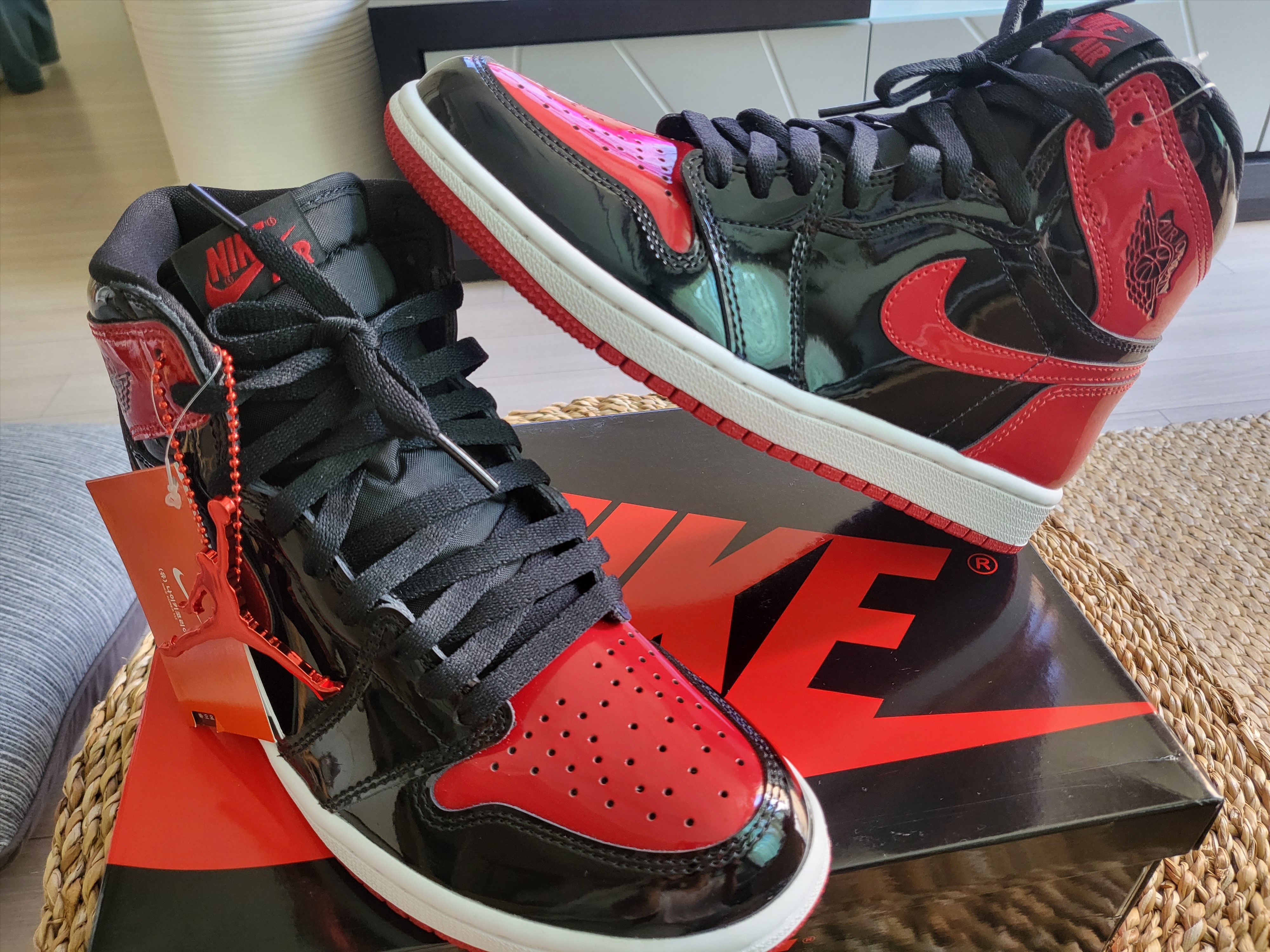 Jordan 1 Retro High OG Patent Bred 착용 스타일 - 3