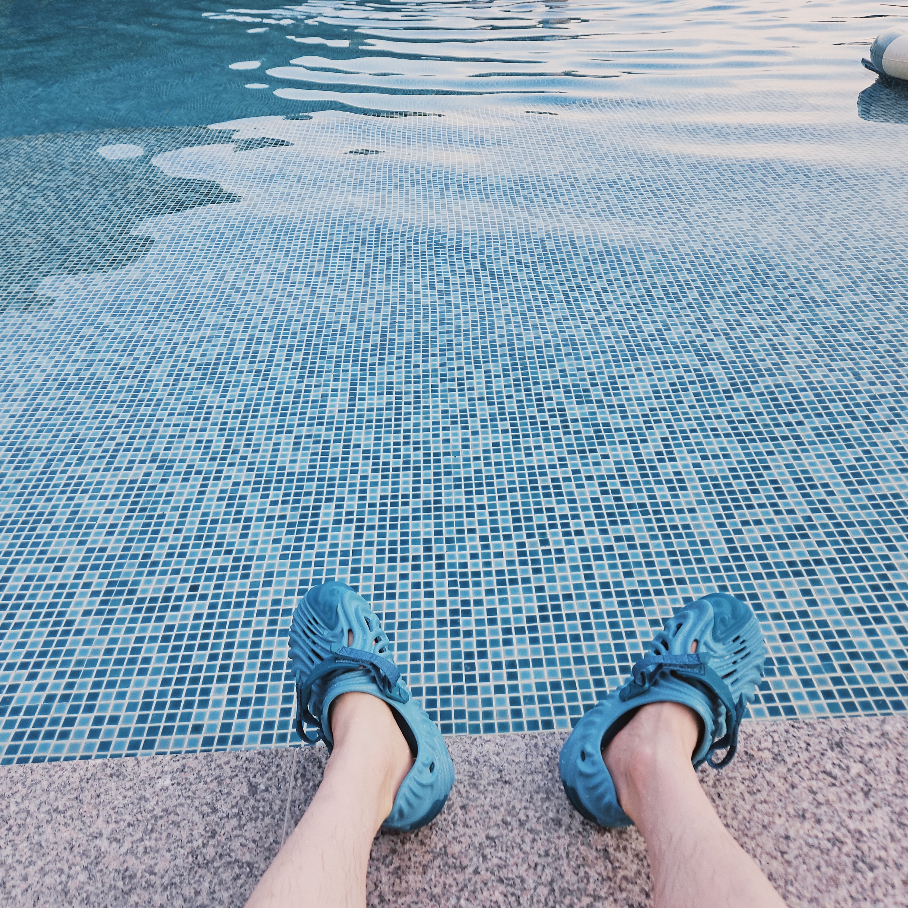 Crocs x Salehe Bembury Pollex Clog Tide 착용 스타일