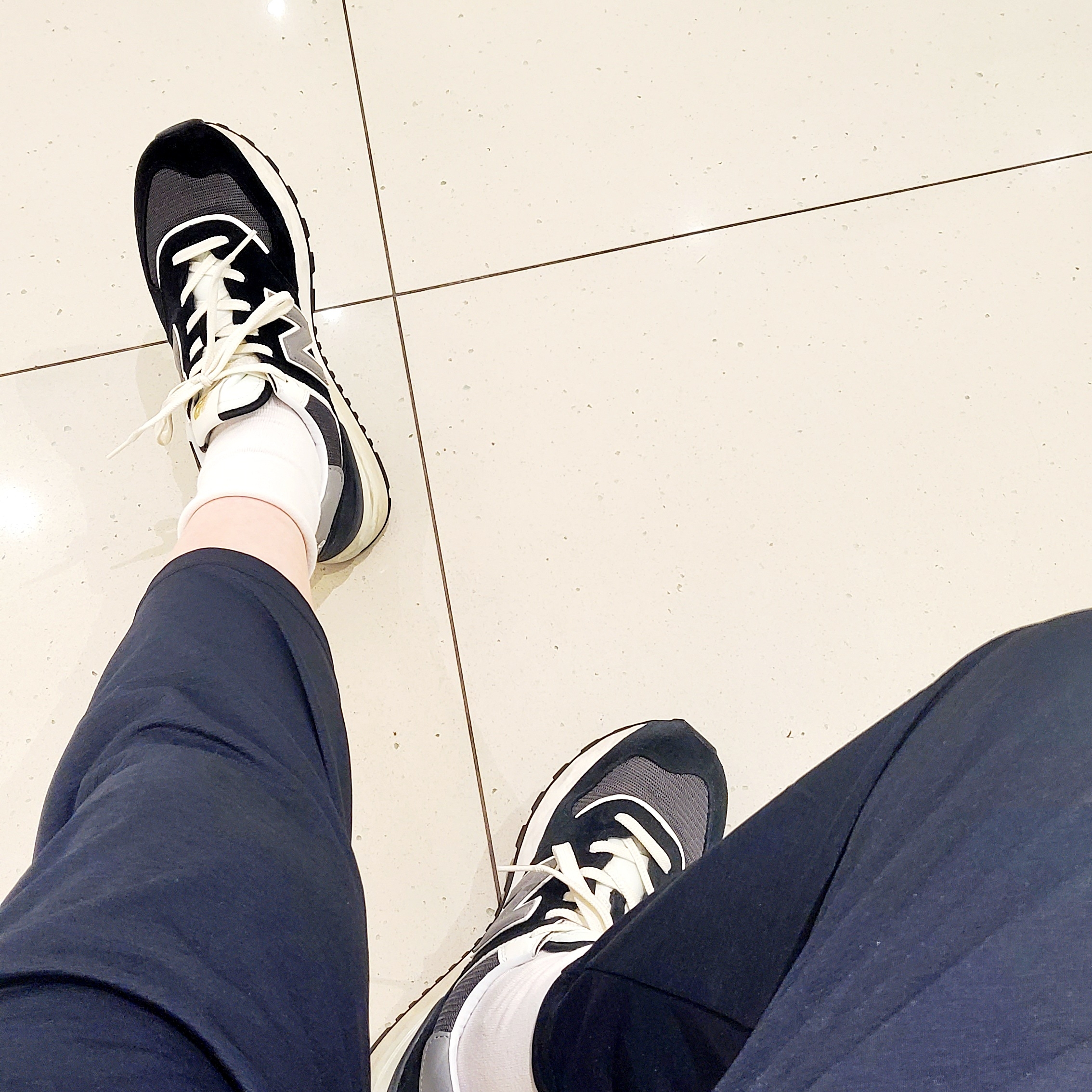 New Balance 574 Legacy Black 착용 스타일
