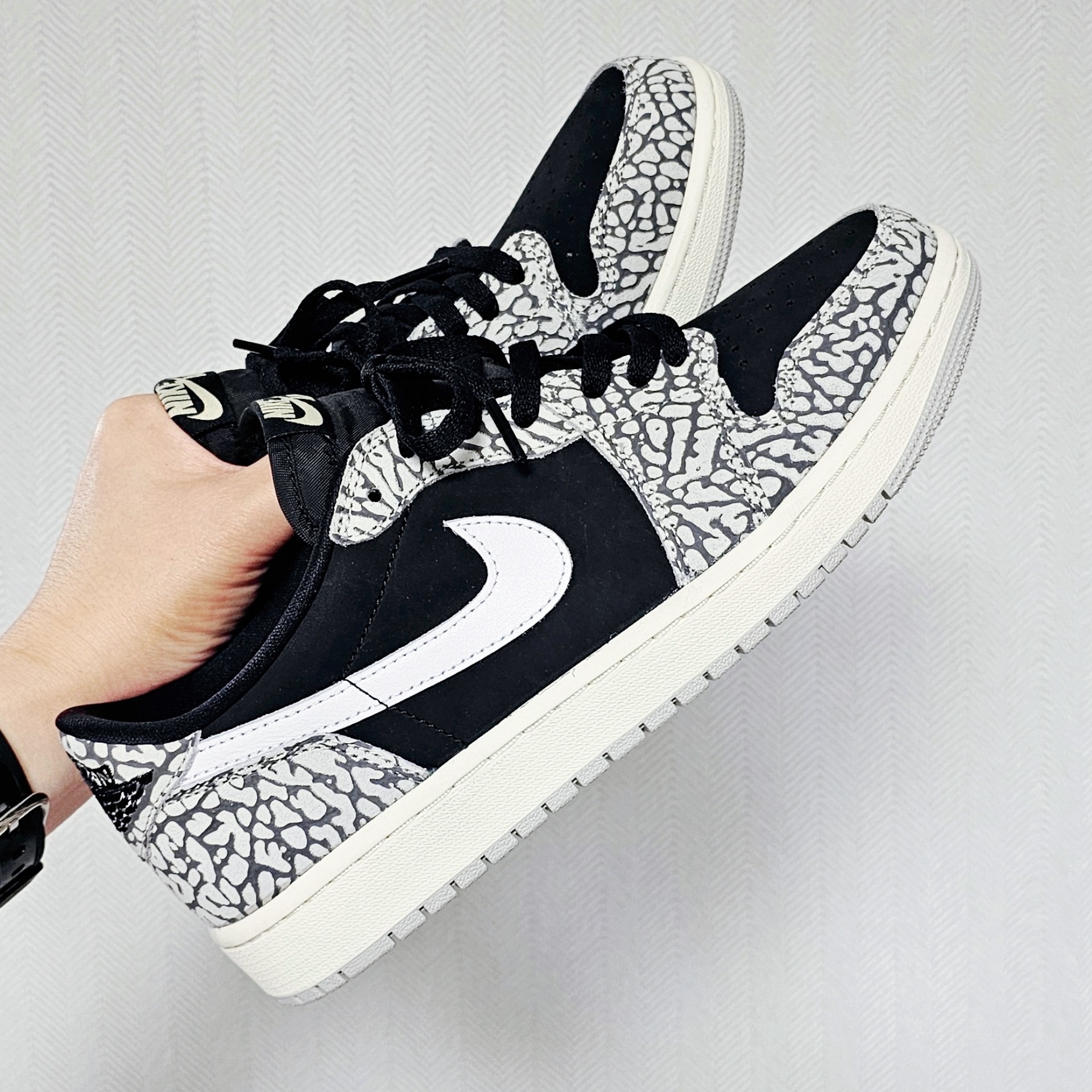 Jordan 1 Retro Low OG Black Cement 착용 스타일