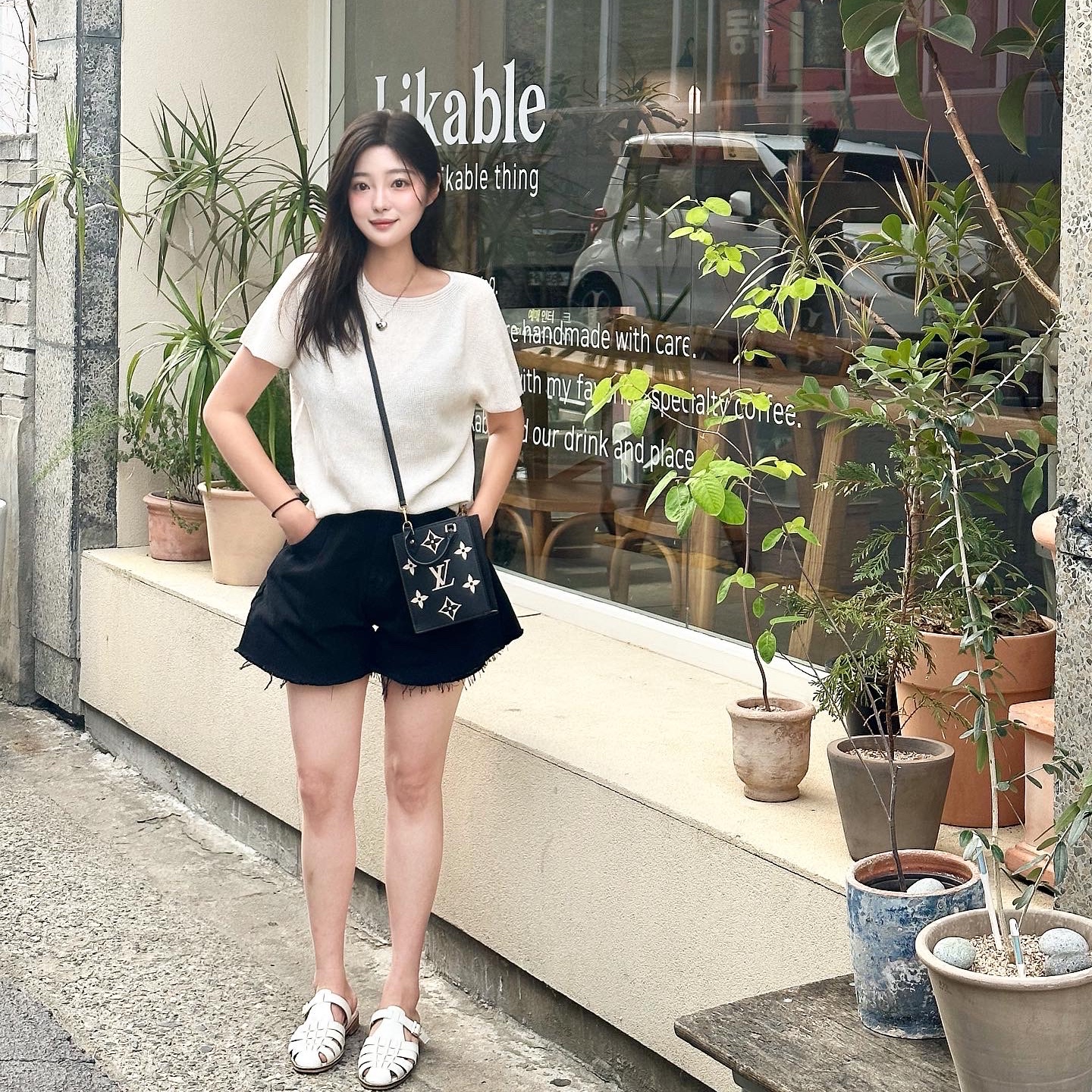 Louis Vuitton Petit Sac Plat Monogram Empreinte Black Beige 착용 스타일 - 3