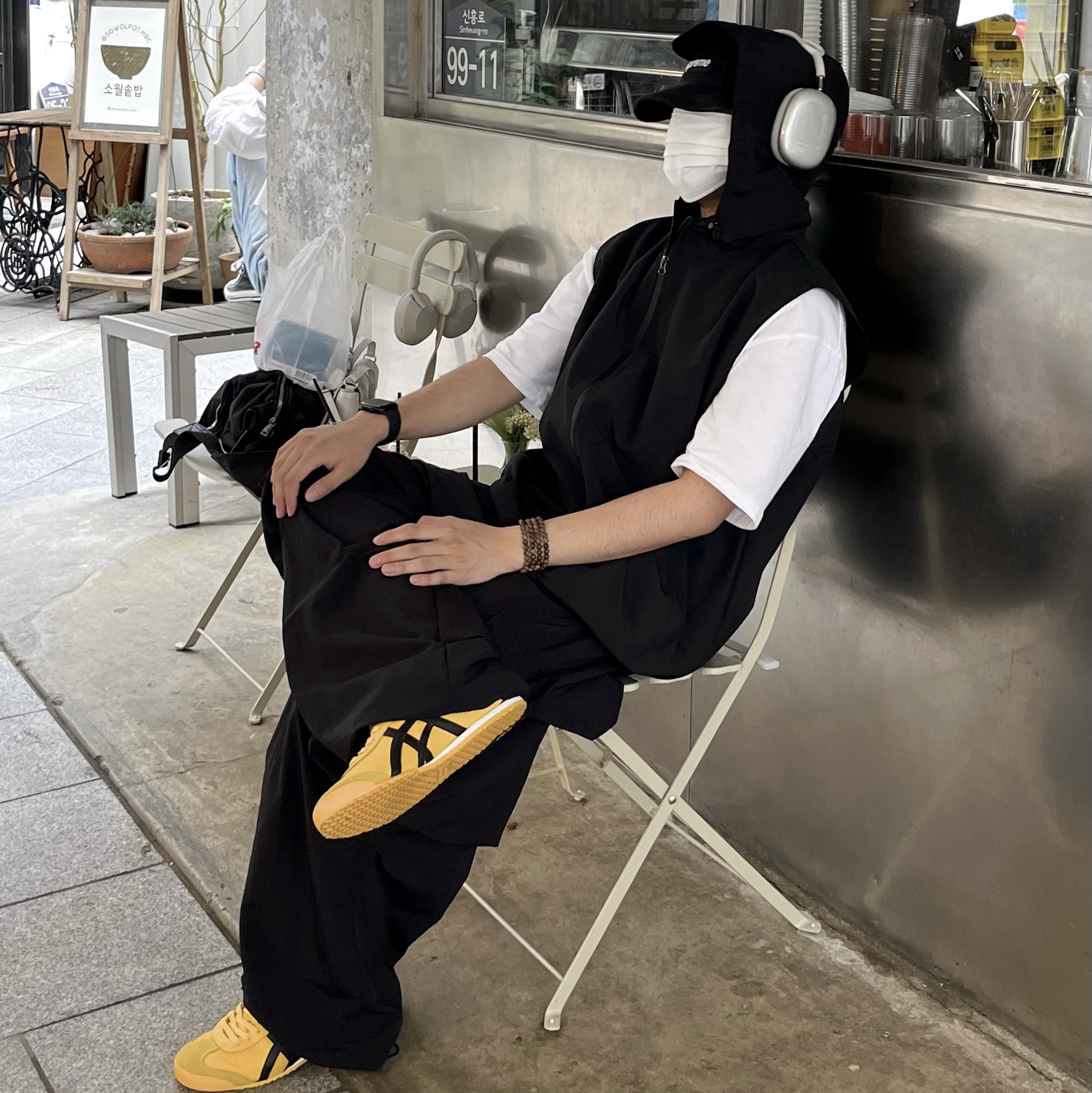 Onitsuka Tiger Mexico 66 Yellow Black, Apple AirPods Max Lightning Silver (Korean Ver.) 착용 스타일 - 2