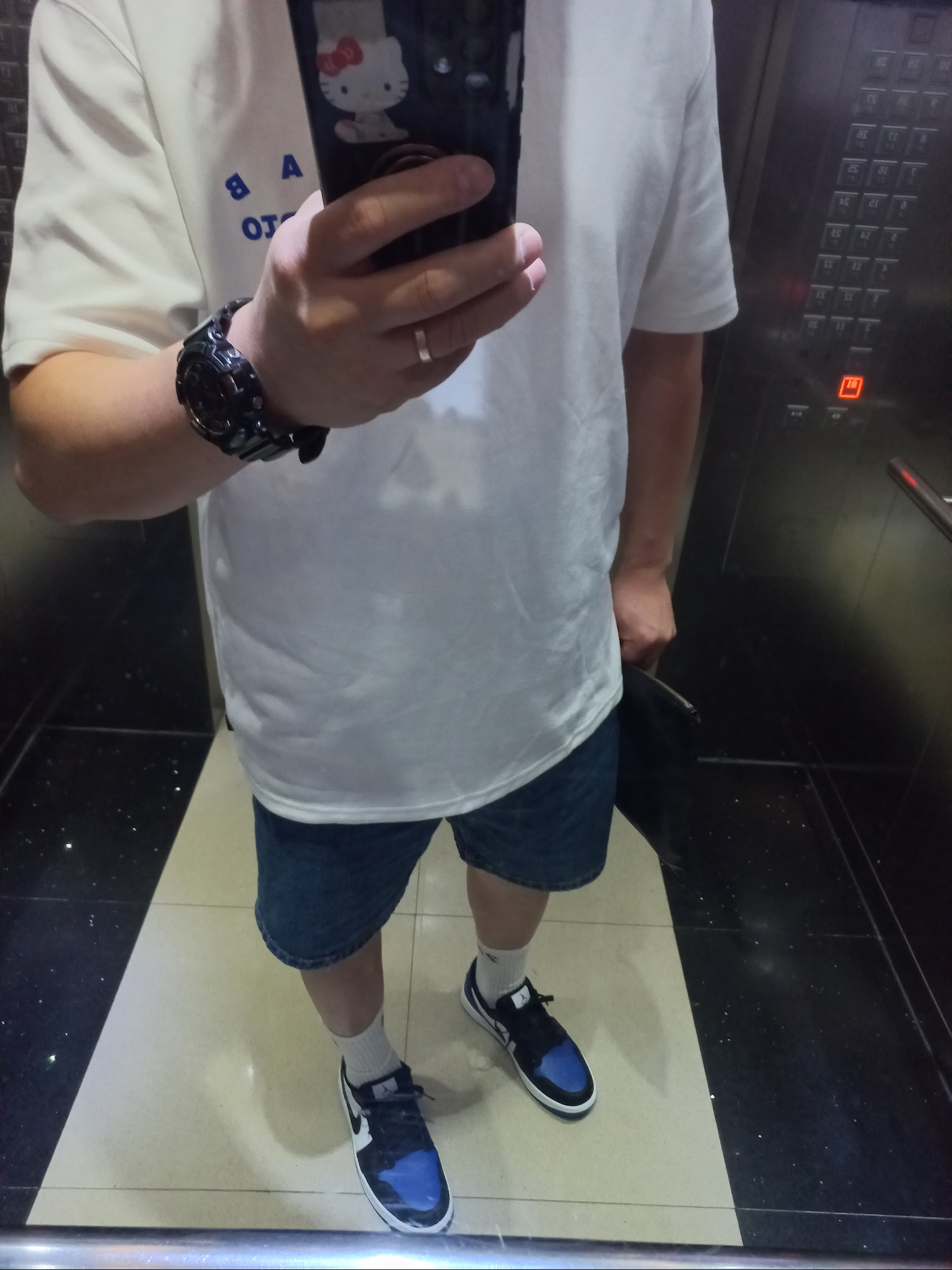 IAB Studio 10th Anniversary T-Shirts Pack White & Black (2 Pack), IAB Studio 10th Anniversary T-Shirt White 착용 스타일