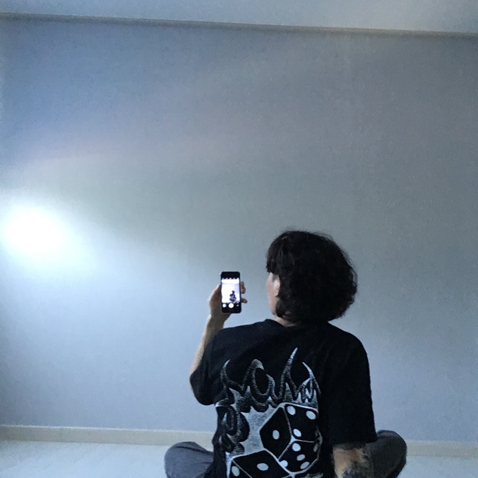 Stussy Fire Dice T-Shirt Black, Jordan 1 Mid Light Smoke Grey 착용 스타일 - 2